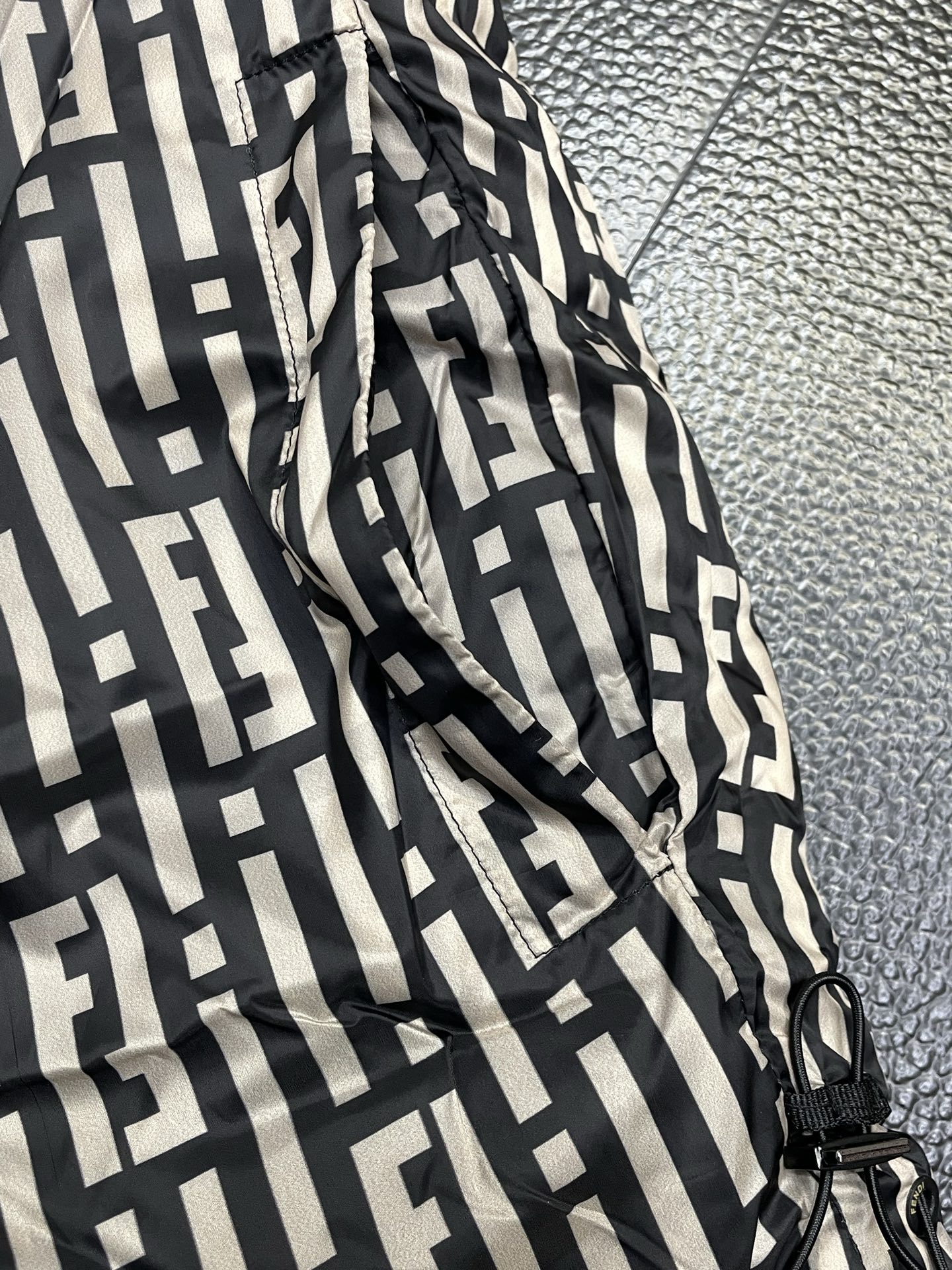 。羽绒服-FENDI芬迪💥独家专供秋冬新款高领羽绒马甲，印花双面穿羽绒马甲 贸易公司渠道稀出，降温天气必