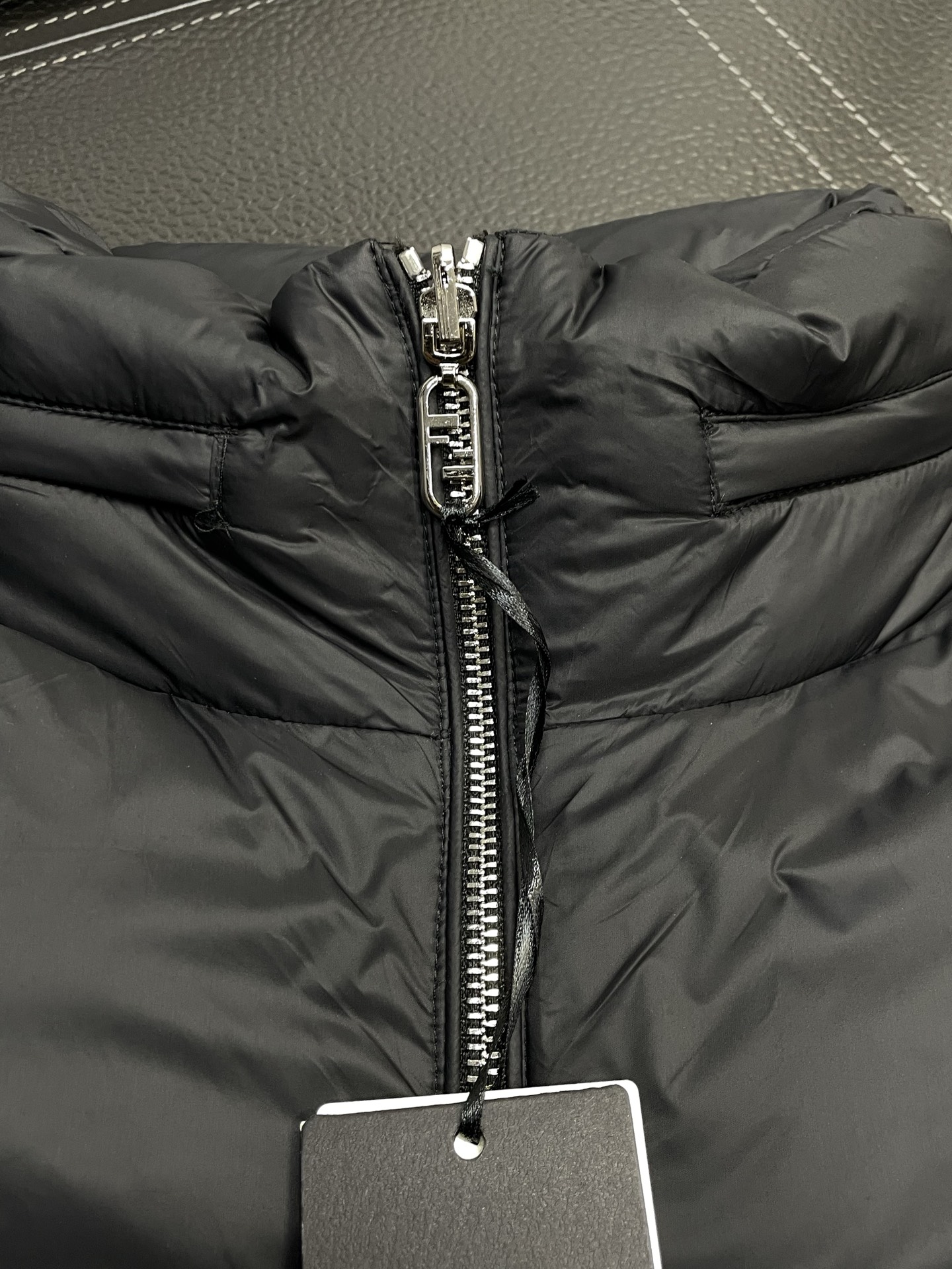 。羽绒服-FENDI芬迪💥独家专供秋冬新款高领羽绒马甲，印花双面穿羽绒马甲 贸易公司渠道稀出，降温天气必