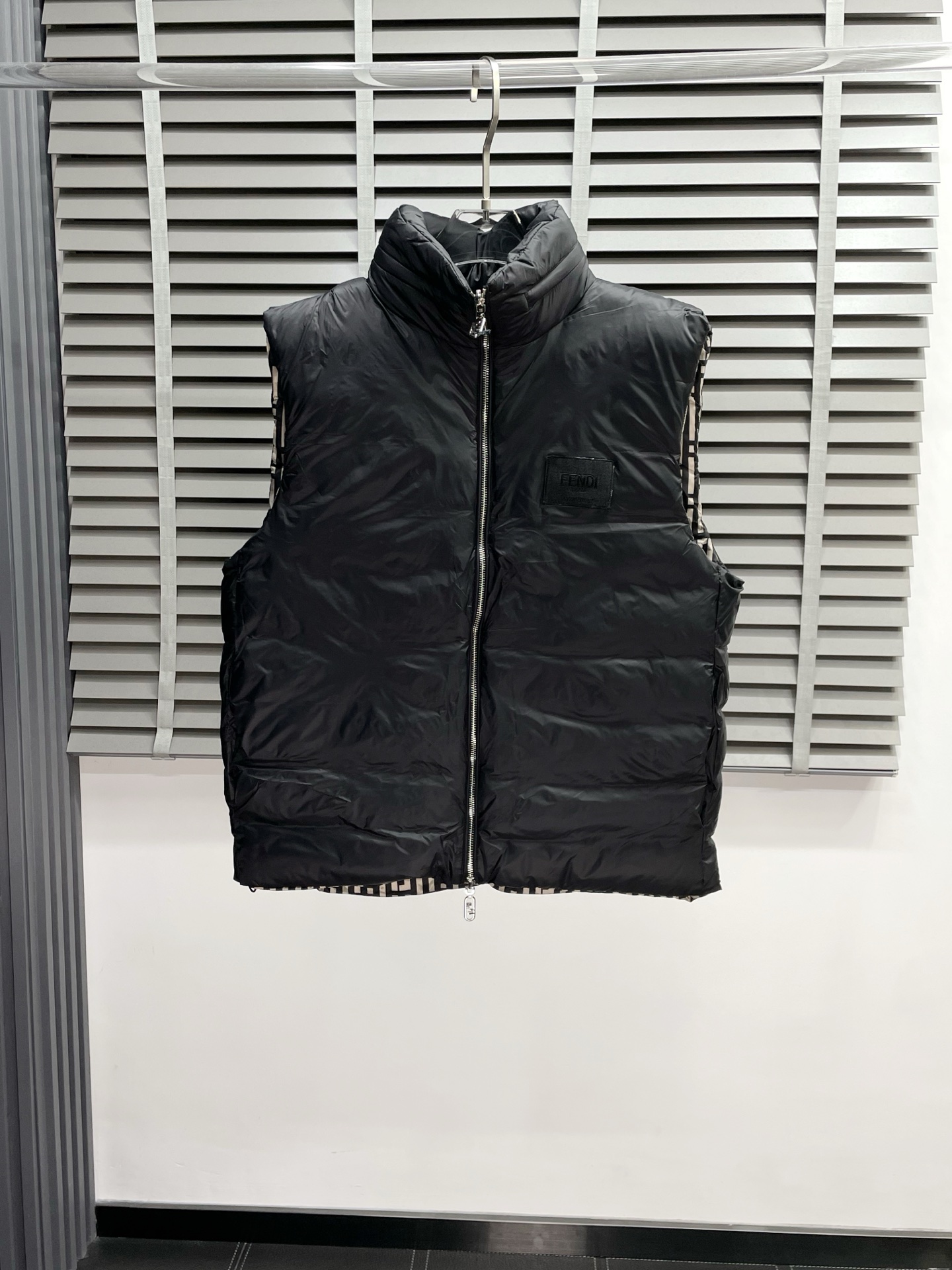 。羽绒服-FENDI芬迪💥独家专供秋冬新款高领羽绒马甲，印花双面穿羽绒马甲 贸易公司渠道稀出，降温天气必