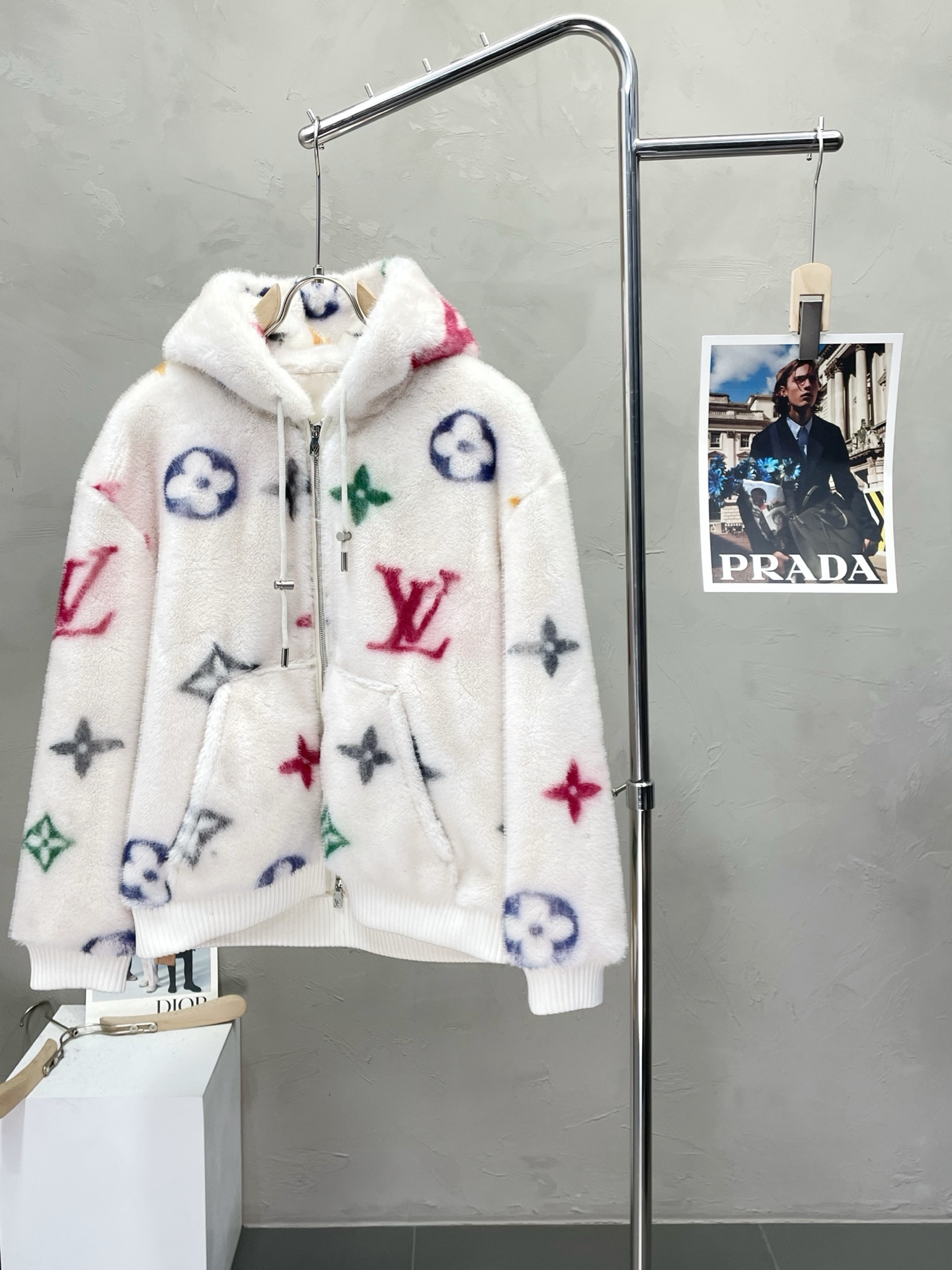 NO:537819,.Leather Jacket - Louis Vuitton exclusively provides the latest zippered leather jackets, mink fur zippered hoodies, original high-end fabrics, quality is even more unscrupulous, high-end products that cannot be criticized for quality control, and cannot be missed! Through the detailed pictures, you can feel its powerful aura, and the warm-concentration effect is significant, so you don’t have to worry about the chill at all! It is both fashionable and functional, and the whole style looks more luxurious and elegant! Size M-3XL, louis vuitton,louis vuitton,leather jacket,hats,alexander wang19860909.皮衣-Louis Vuitton路易威登独家专供最新拉链皮衣 水貂毛皮革拉链连帽衫 原版高级面料 品质更是无法挑剔品控可以直接入手,不容过错的高端臻品！通过细节图片便可感受到它强悍的气场,聚温保暖效果显著,完全不用担心会有一点寒意！时尚与功能性兼备,整款显得更加的奢华大气！ 尺码M-3XL,,louis vuitton,louis vuitton,leather jacket,hats,alexander wang,Men's clothing