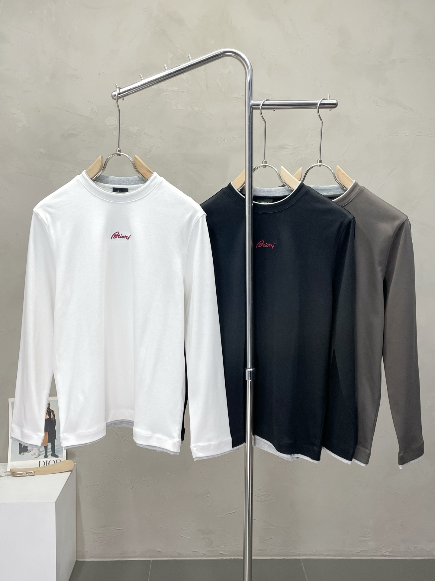 NO:539751,.Brioni exclusively offers new original single men's casual long sleeves, high-end customization, high-end version, fashionable and versatile imported fabric, super soft and delicate, skin-friendly and comfortable to wear, high-end boutique, OEM, fine-made, very good for the upper body, men's essential items, complete three standards, number of 48-56,,alexander wang19860909.Brioni布里奥尼独家专供新款原单男士休闲长袖 高端定制 高端版本 时尚百搭爆款进口面料 手感超柔软细腻 穿着亲肤舒适 高端精品 代工厂精细做上身非常赞 男士必备单品 三标齐全 码数48-56,,alexander wang,Men's clothing