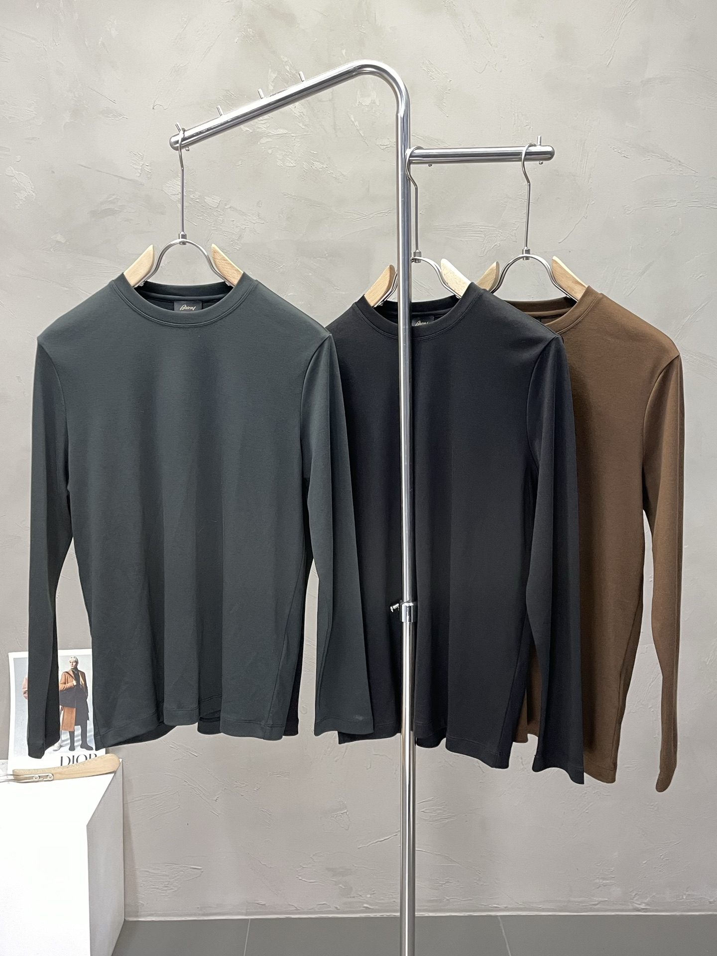 NO:538849,.Brioni exclusively offers new original single men's casual long sleeves, high-end customization, high-end version, fashionable and versatile imported fabric, super soft and delicate, skin-friendly and comfortable to wear, high-end boutique, OEM, fine-made, very good for the upper body, men's essential items, complete three standards, number of 48-56,,alexander wang19860909.Brioni布里奥尼独家专供新款原单男士休闲长袖 高端定制 高端版本 时尚百搭爆款进口面料 手感超柔软细腻 穿着亲肤舒适 高端精品 代工厂精细做上身非常赞 男士必备单品 三标齐全 码数48-56,,alexander wang,Men's clothing