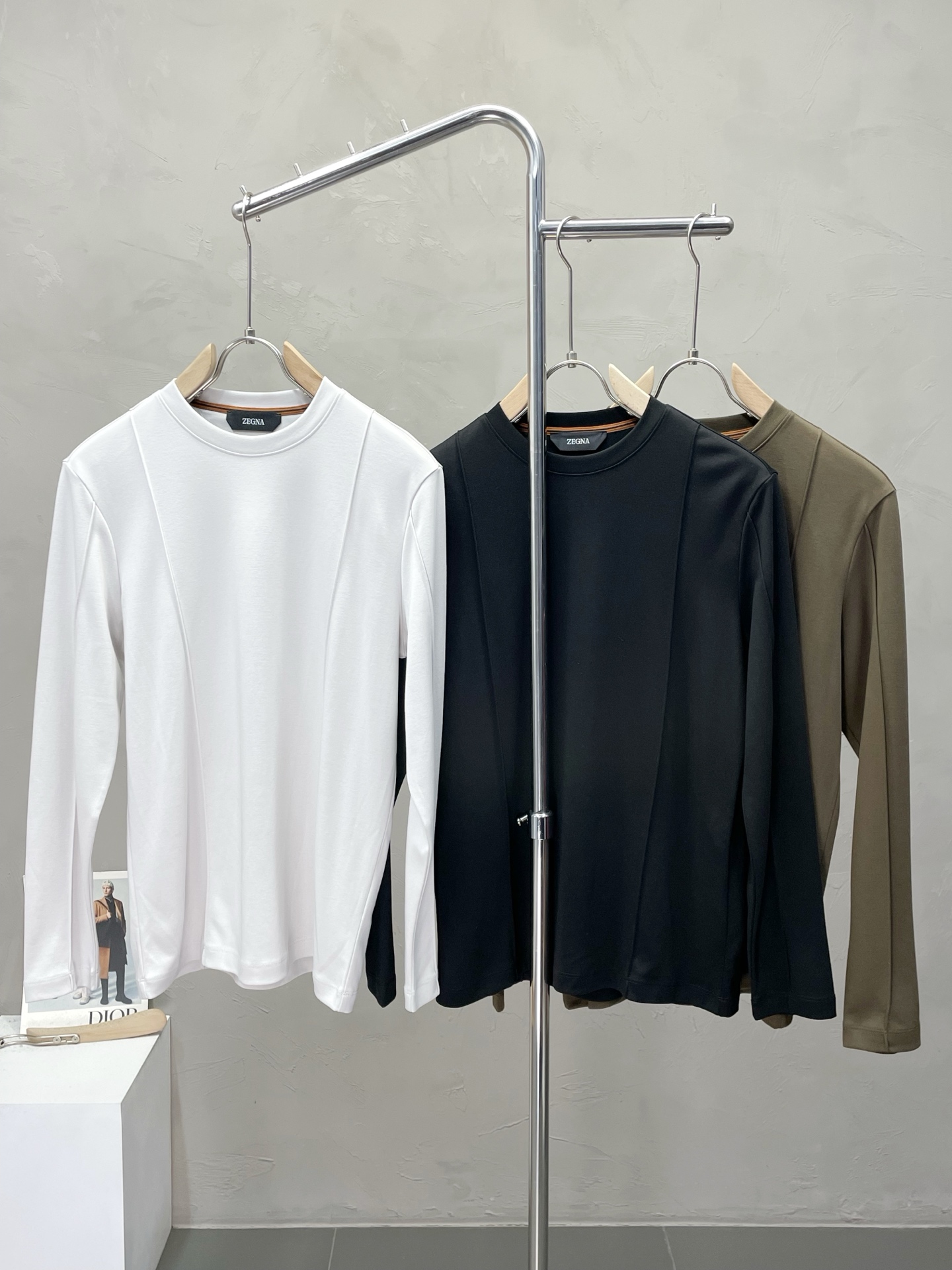 NO:538838,.ZEGNA exclusively offers new original single men's casual long sleeves, high-end customization, high-end version, fashionable and versatile imported fabric, super soft and delicate, skin-friendly and comfortable to wear, high-end boutique, OEM, fine-made top body, very good, men's essential items, three standards, 48-56,,zegna,alexander wang19860909.ZEGNA杰尼亚独家专供新款原单男士休闲长袖 高端定制 高端版本 时尚百搭爆款进口面料 手感超柔软细腻 穿着亲肤舒适 高端精品 代工厂精细做上身非常赞 男士必备单品 三标齐全 码数48-56,,zegna,alexander wang,Men's clothing