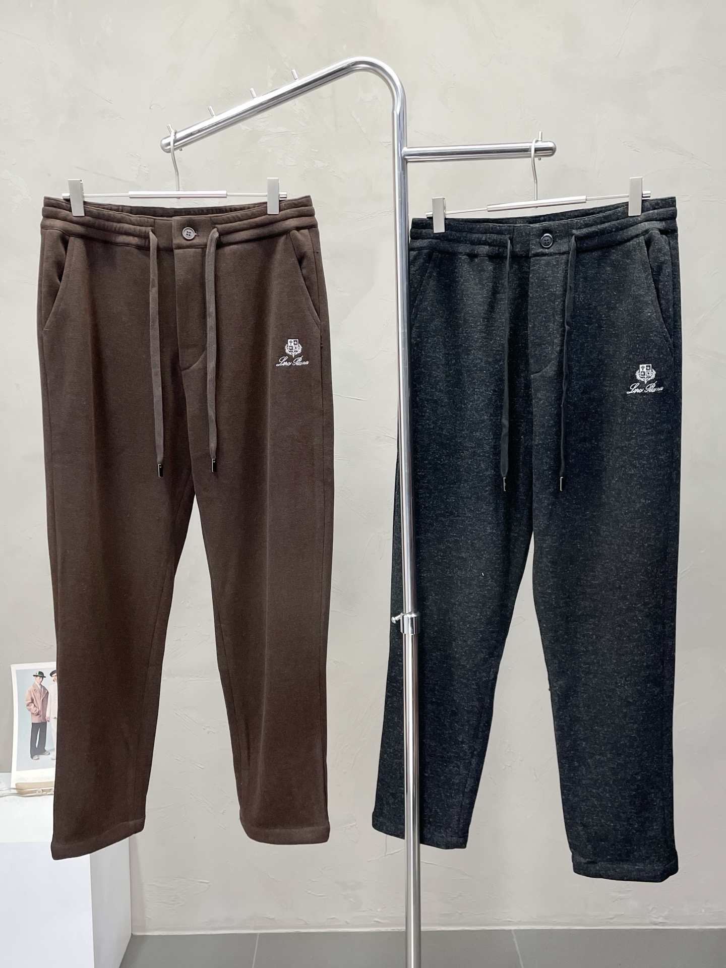 NO:538843,.LP-Loro Piana exclusively offers new casual pants, high-end version!  Customized fabrics for counters are breathable and comfortable, with impeccable details, and the brand element design concept reflects high quality. The feel is delicate and soft!  It is casually cut, with a great upper body style!  Number of codes: M-3XL, loro piana, loro piana, alexander wang19860909.LP-Loro Piana诺悠翩雅独家专供新款休闲裤 高端版本！专柜定制面料 透气舒适度高,细节无可挑剔,品牌元素设计理念,体现高品质.手感细腻柔软！呈现休闲裁剪,上身版型超赞！码数: M-3XL,,loro piana,loro piana,alexander wang,Men's clothing