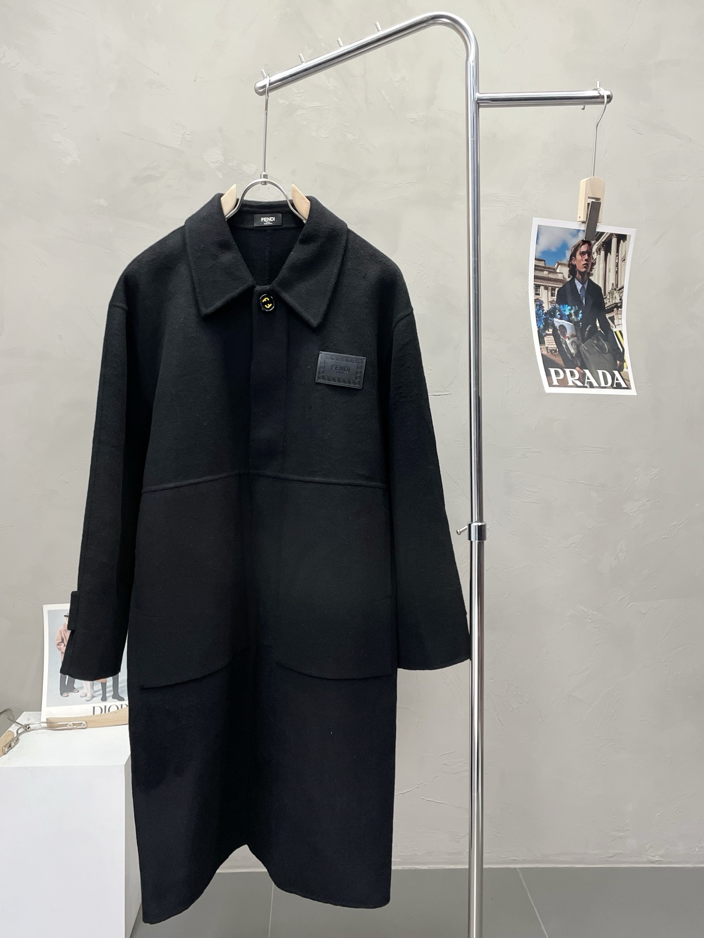 NO:548855,.Long coat - FENDI exclusively provides new original single men's wool double-sided wool coat, long-breasted classic wool coat, channel special supply, high-end goods official website, counter synchronization, simple and classic hit style. Simple and neat and refreshing business, quality workmanship details can stand any form of inspection, absolutely large manufacturers produce OEM, presenting a brand new look, giving you a unique upper body experience!  All of them have undergone strict selection process, original customized buttons, simple, generous and versatile style, elegant and handsome on the upper body, and a brand new visual feeling!  Invincible appearance, the details are very good, and the upper body is not picky, and you must buy your own style. Number of numbers M-XXXL, fendi, fendi, jackets & coats, alexander wang19860909.长款大衣-FENDI芬迪独家专供新款原单男士羊毛双面呢大衣长款排扣经典毛呢外套渠道特供 高端货官网柜台同步 简约经典大爆款.简洁利落又清爽商务,品质做工细节经得起任何形式检验,绝对大厂代工出品 呈现一种焕然一新,赋予你与众不同的上身体验！均经过严格的挑选工序,原版定制纽扣,简约大方百搭款 上身优雅帅气,焕然一新的即视感！品相无敌,细节都很到位,上身不挑人,必入的自留款. 码数M-XXXL,,fendi,fendi,jackets & coats,alexander wang,Men's clothing