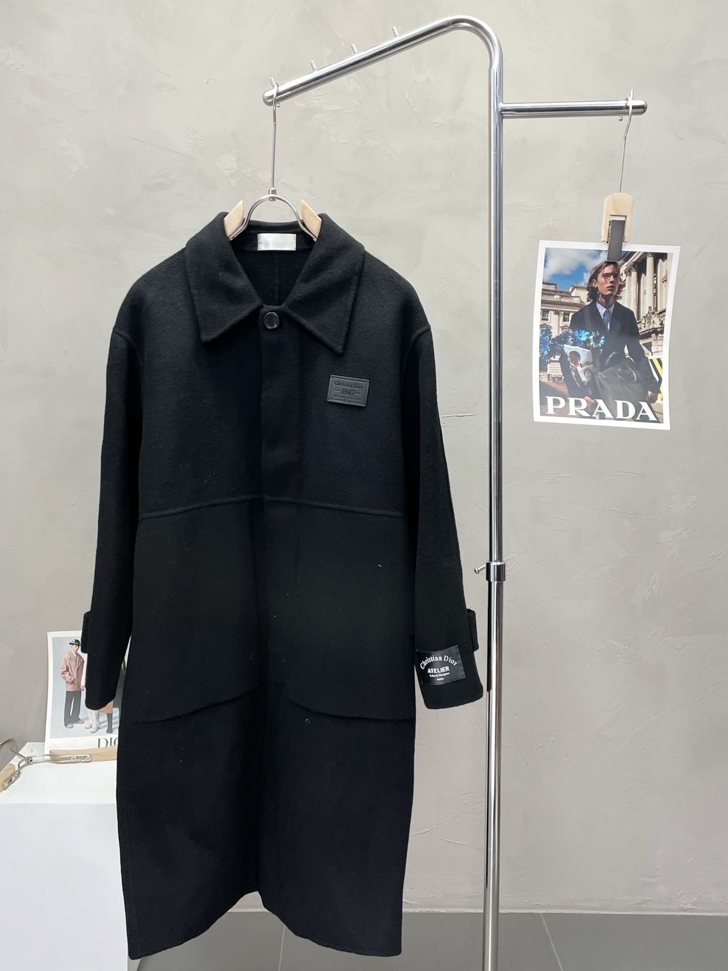 NO:563939,.Long coat - Dior exclusively offers new original men's wool double-sided woolen coat, long breasted classic woolen coat channel special supply, high-end goods official website counter synchronization, simple and classic popular style. Simple, neat and refreshing business, quality workmanship details can withstand any form of inspection, definitely produced by a major factory, presenting a brand new look, giving you a unique upper body experience!  All have gone through a strict selection process, original custom-made buttons, simple, elegant and versatile styles. The upper body is elegant and handsome, giving you a brand new sense of sight!  The appearance is incomparable, the details are in place, the upper body is not picky, it is a must-have for your own use. Size M-XXXL,, dior, dior, jackets & coats, alexander wang19860909.长款大衣- Dior迪奥独家专供新款原单男士羊毛双面呢大衣长款排扣经典毛呢外套渠道特供 高端货官网柜台同步 简约经典大爆款.简洁利落又清爽商务,品质做工细节经得起任何形式检验,绝对大厂代工出品 呈现一种焕然一新,赋予你与众不同的上身体验！均经过严格的挑选工序,原版定制纽扣,简约大方百搭款 上身优雅帅气,焕然一新的即视感！品相无敌,细节都很到位,上身不挑人,必入的自留款. 码数M-XXXL,,dior,dior,jackets & coats,alexander wang,Men's clothing