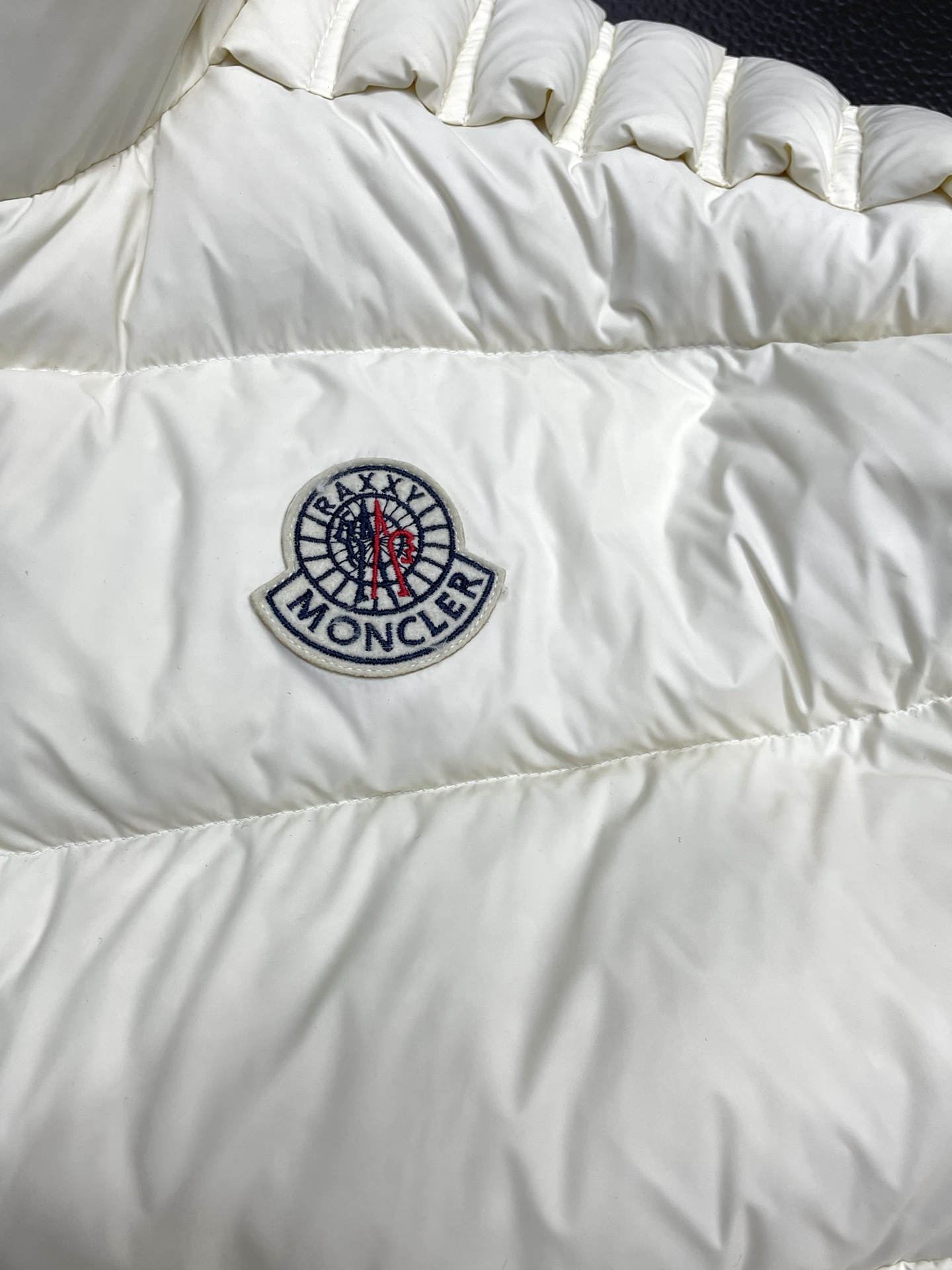 。羽绒服-Moncler蒙口💥独家专供新款高领羽绒服。贸易公司渠道稀出，降温天气必备的保暖单品，不论是日