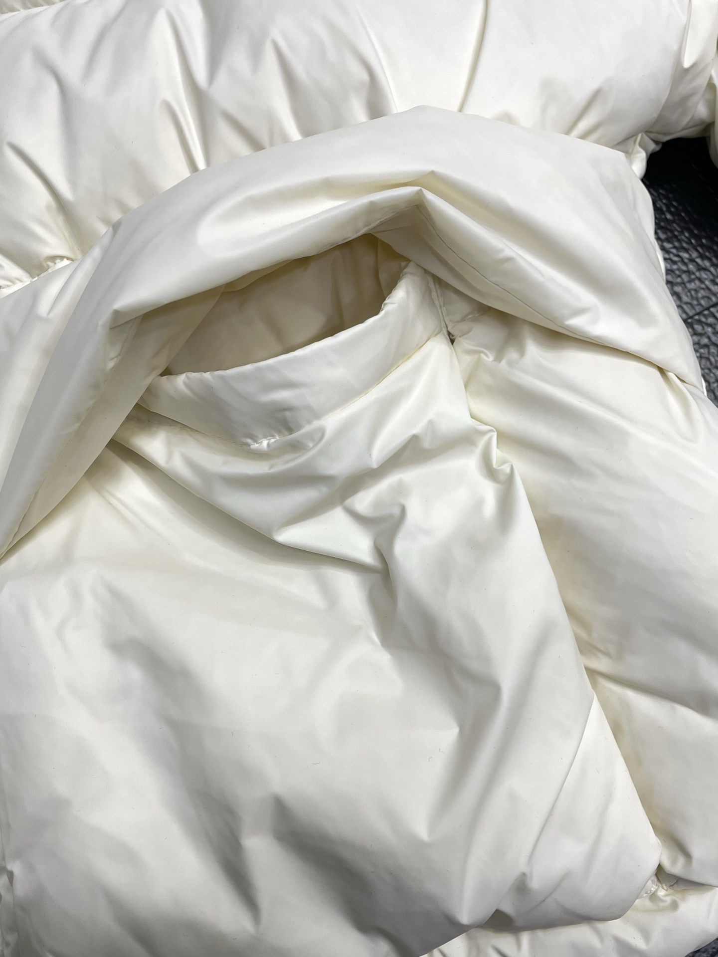 。羽绒服-Moncler蒙口💥独家专供新款高领羽绒服。贸易公司渠道稀出，降温天气必备的保暖单品，不论是日