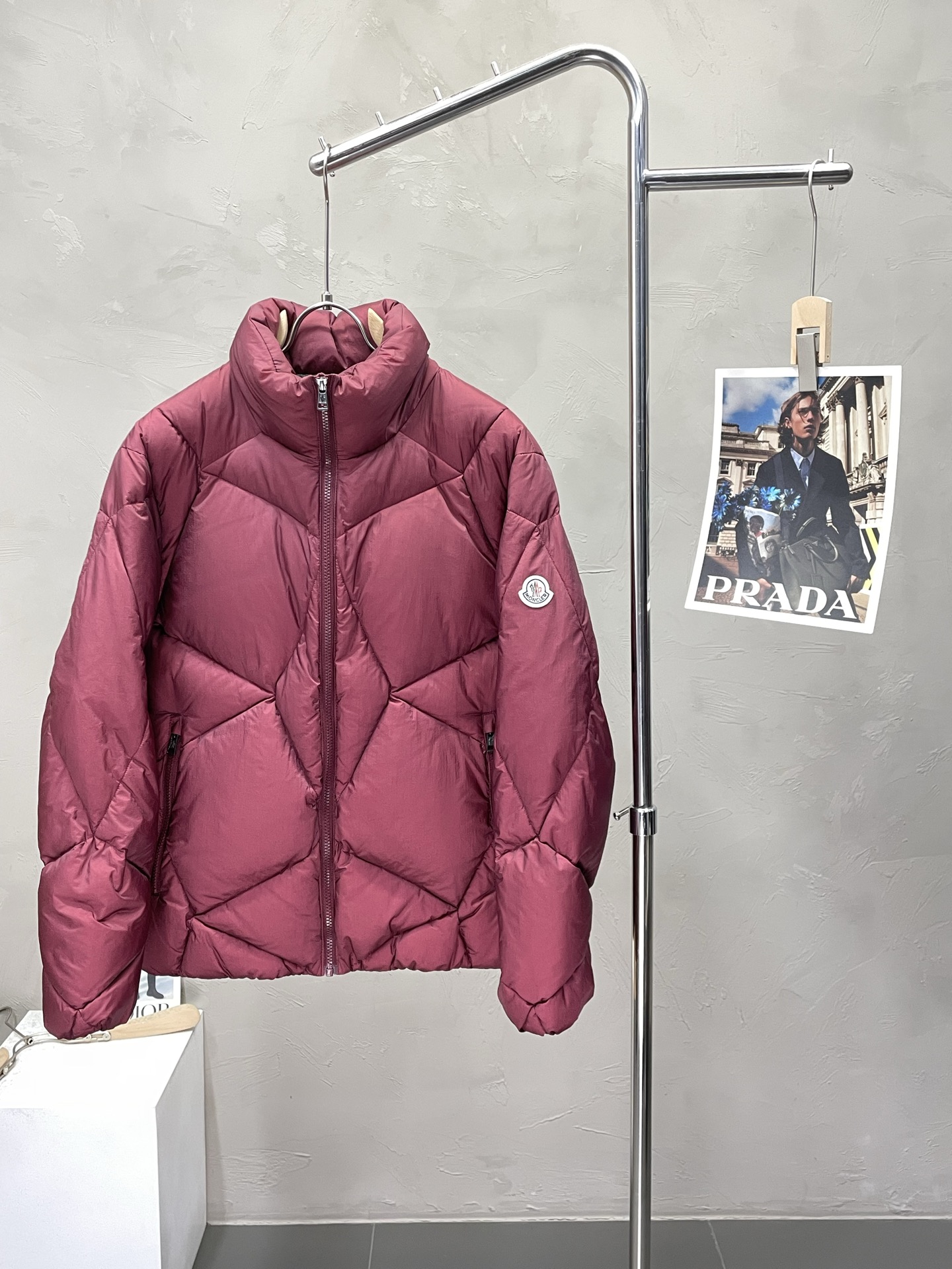 NO:540839,.Down Jacket - Moncler Mask exclusively provides new high-neck down jackets. Trading companies have a wide range of channels and are essential for cooling weather. They can be worn in daily life and outdoor sports. They are wear-resistant, scratch-resistant and easy to manage. The inner is equipped with high-quality white goose velvet filling, which is matched with large square quilting technology to create a fluffy and full overall effect, taking into account the powerful warm-proof and warm-locking effect, so that you don’t fear the cold outdoor weather in autumn and winter! Size M-3XL, Moncler, down jacket, alexander wang19860909.羽绒服-Moncler蒙口独家专供新款高领羽绒服.贸易公司渠道稀出,降温天气必备的保暖单品,不论是日常还是户外运动都能穿.耐磨防刮易打理.内里配置优质白鹅绒埴充,在搭配大方格绗缝工艺,打造蓬松饱满的整体效果,兼顾强悍的保暖锁温效果,让你无惧秋冬季寒冷的户外天气! 尺码M-3XL,,Moncler,down jacket,alexander wang,Men's clothing