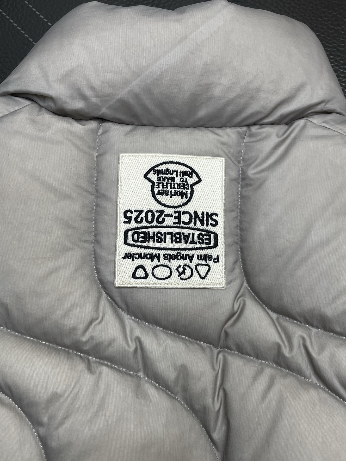 。羽绒服-Moncler蒙口💥独家专供新款高领羽绒服。贸易公司渠道稀出，降温天气必备的保暖单品，不论是日