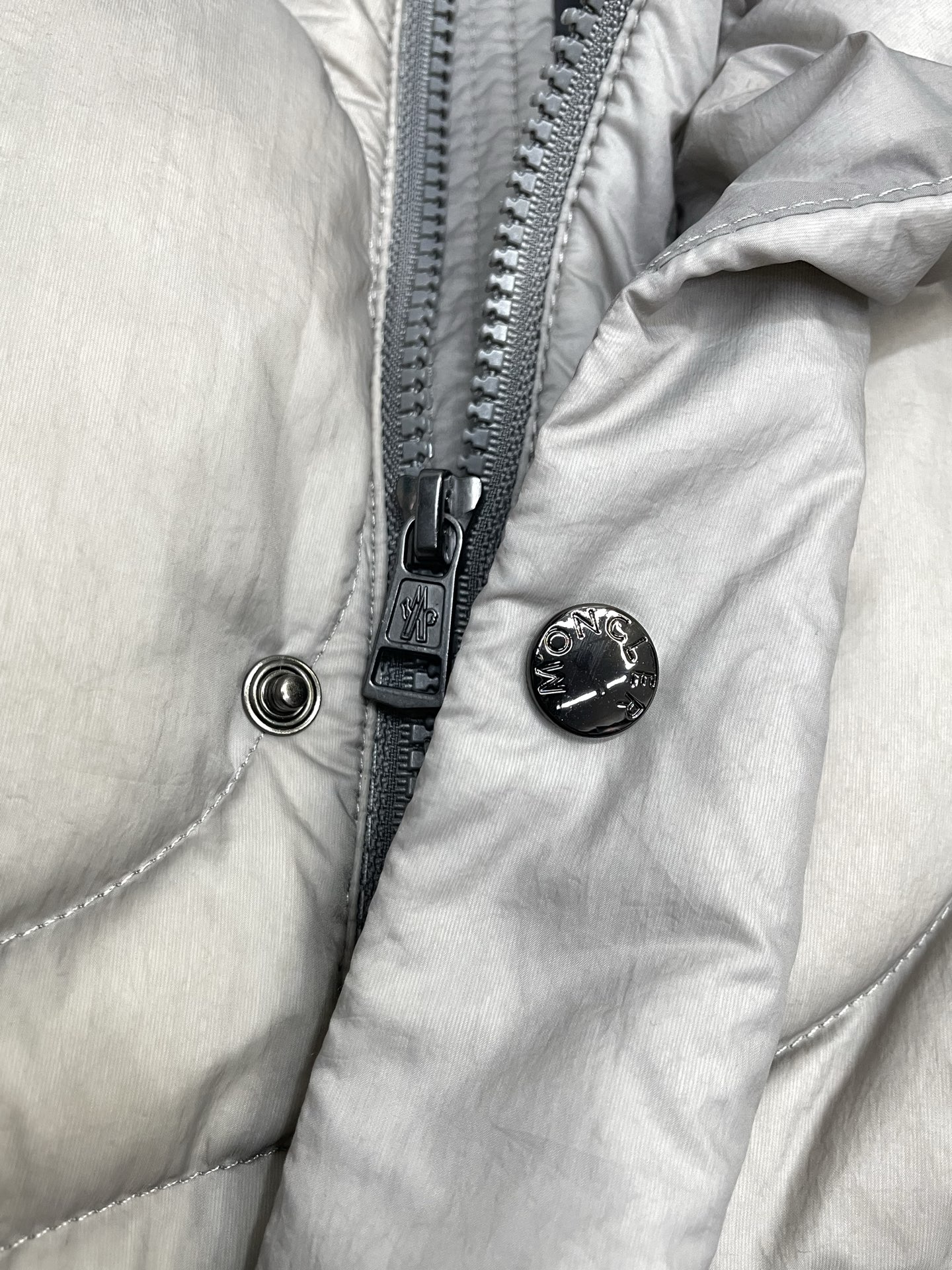 。羽绒服-Moncler蒙口💥独家专供新款高领羽绒服。贸易公司渠道稀出，降温天气必备的保暖单品，不论是日