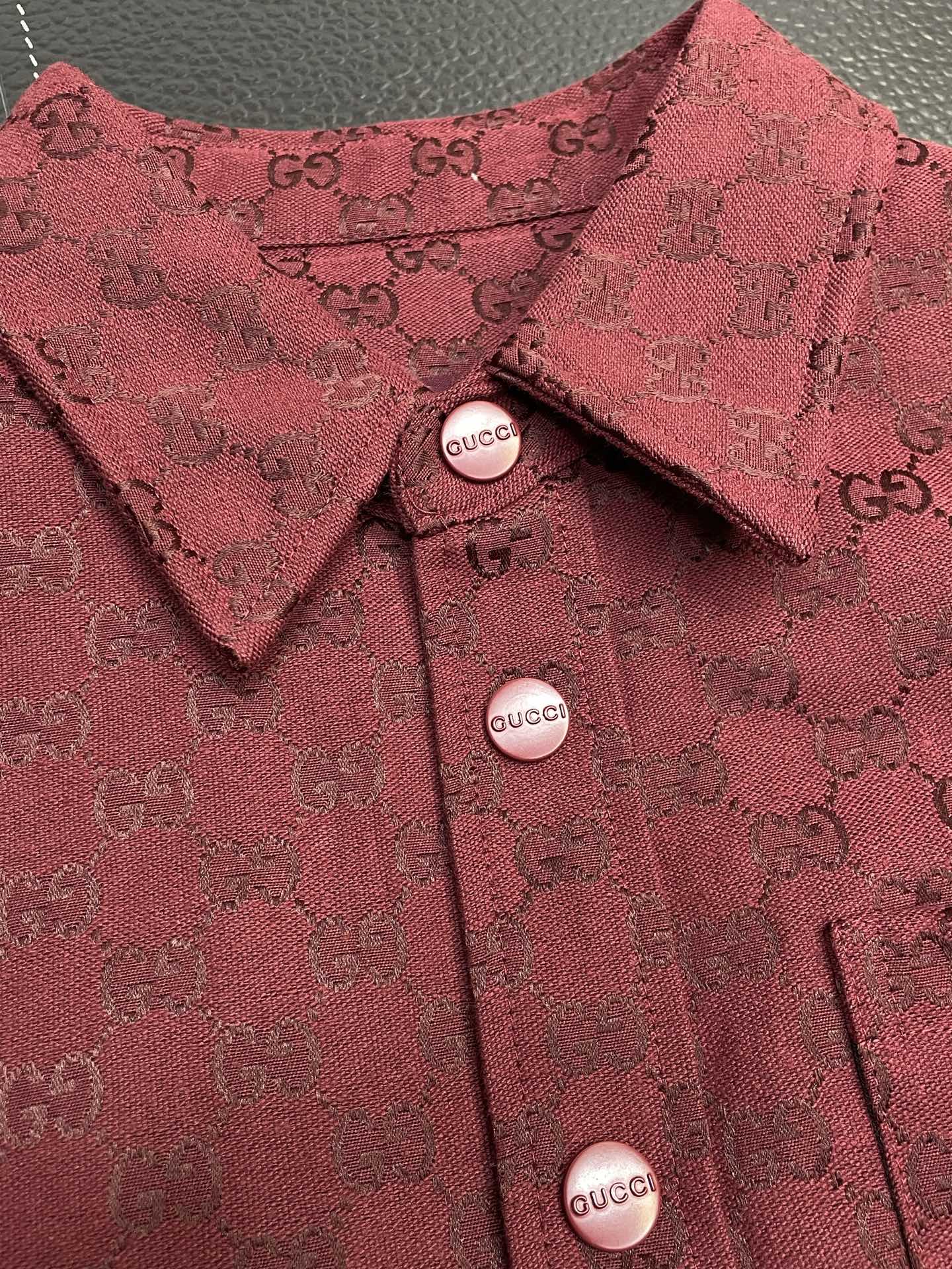 。羽绒服- Gucci古驰💥独家专供新款翻领羽绒服。提花logo满印羽绒夹克。贸易公司渠道稀出，降温天气