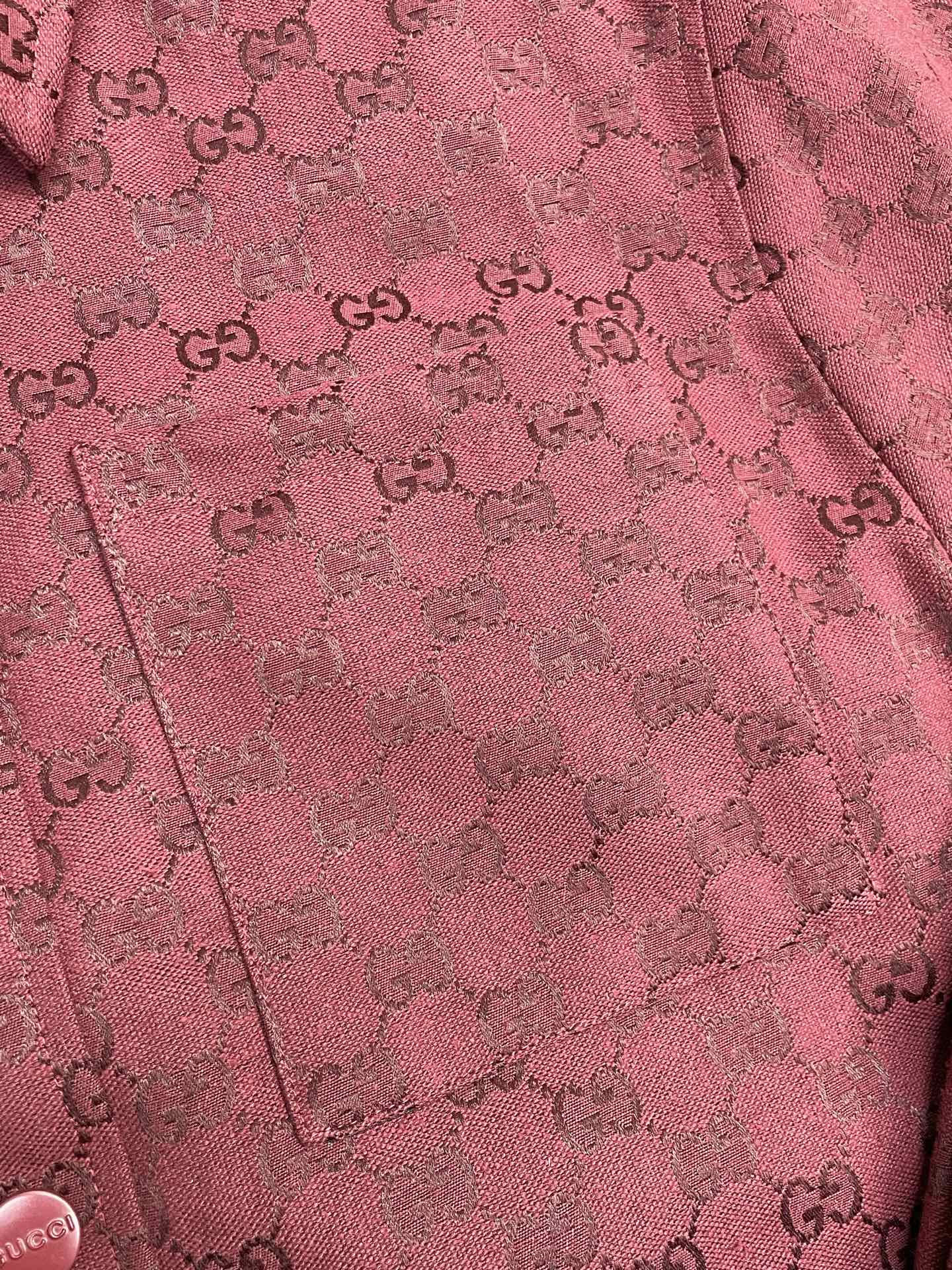 。羽绒服- Gucci古驰💥独家专供新款翻领羽绒服。提花logo满印羽绒夹克。贸易公司渠道稀出，降温天气