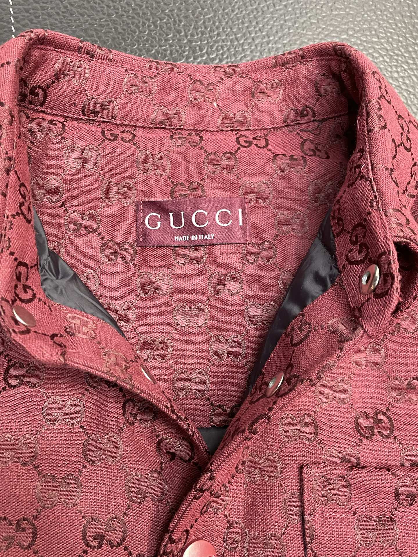 。羽绒服- Gucci古驰💥独家专供新款翻领羽绒服。提花logo满印羽绒夹克。贸易公司渠道稀出，降温天气