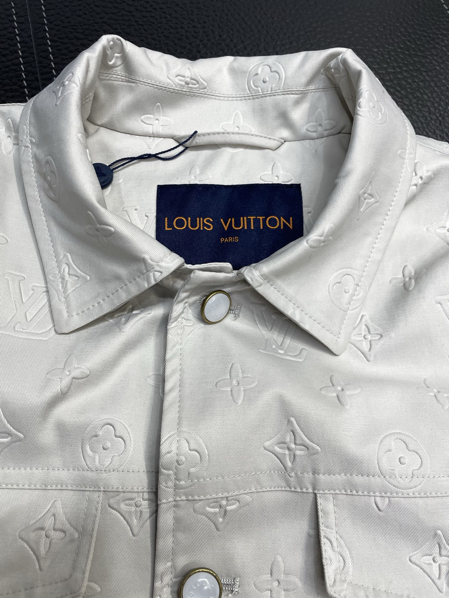 。羽绒服- Louis Vuitton路易威登💥独家专供新款翻领羽绒服。提花logo满印羽绒夹克。贸易公