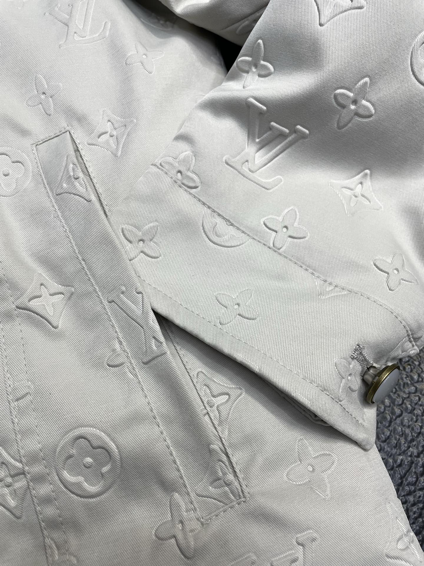 。羽绒服- Louis Vuitton路易威登💥独家专供新款翻领羽绒服。提花logo满印羽绒夹克。贸易公