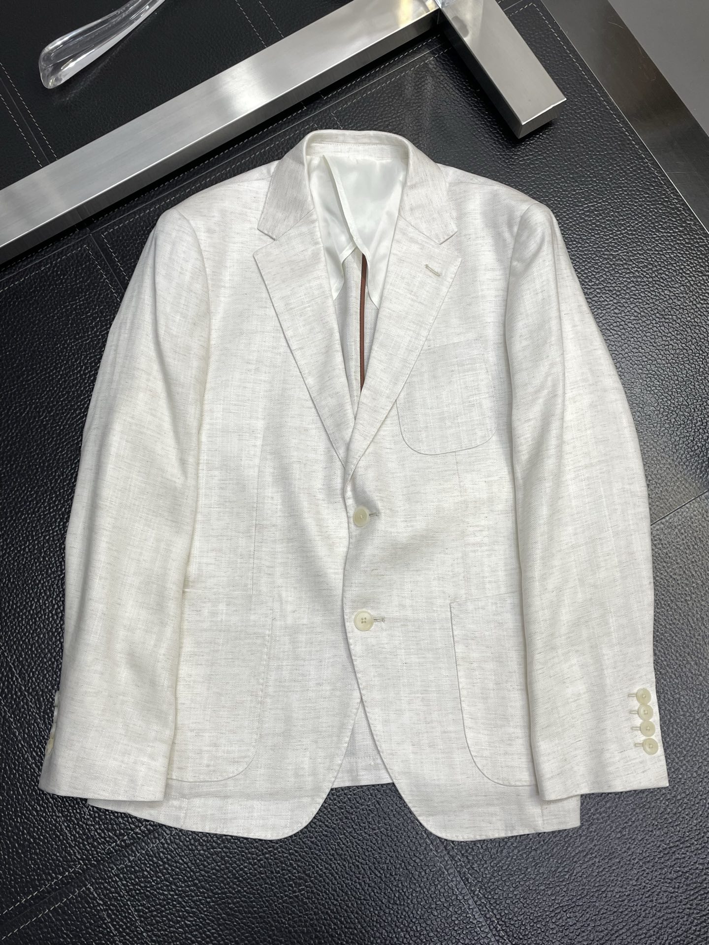 。lP🆕-Loro Piana诺悠翩雅💥独家专供新品时尚休闲西服。进口原版亚麻面料，柔软舒适，上身舒适透