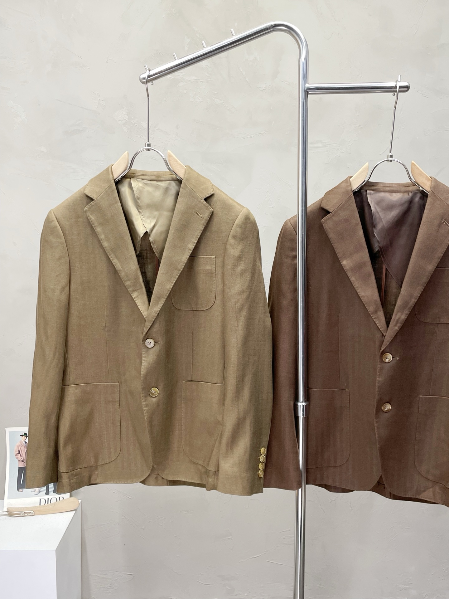 。lP🆕-Loro Piana诺悠翩雅💥独家专供新品时尚休闲西服。进口原版亚麻面料，柔软舒适，上身舒适透