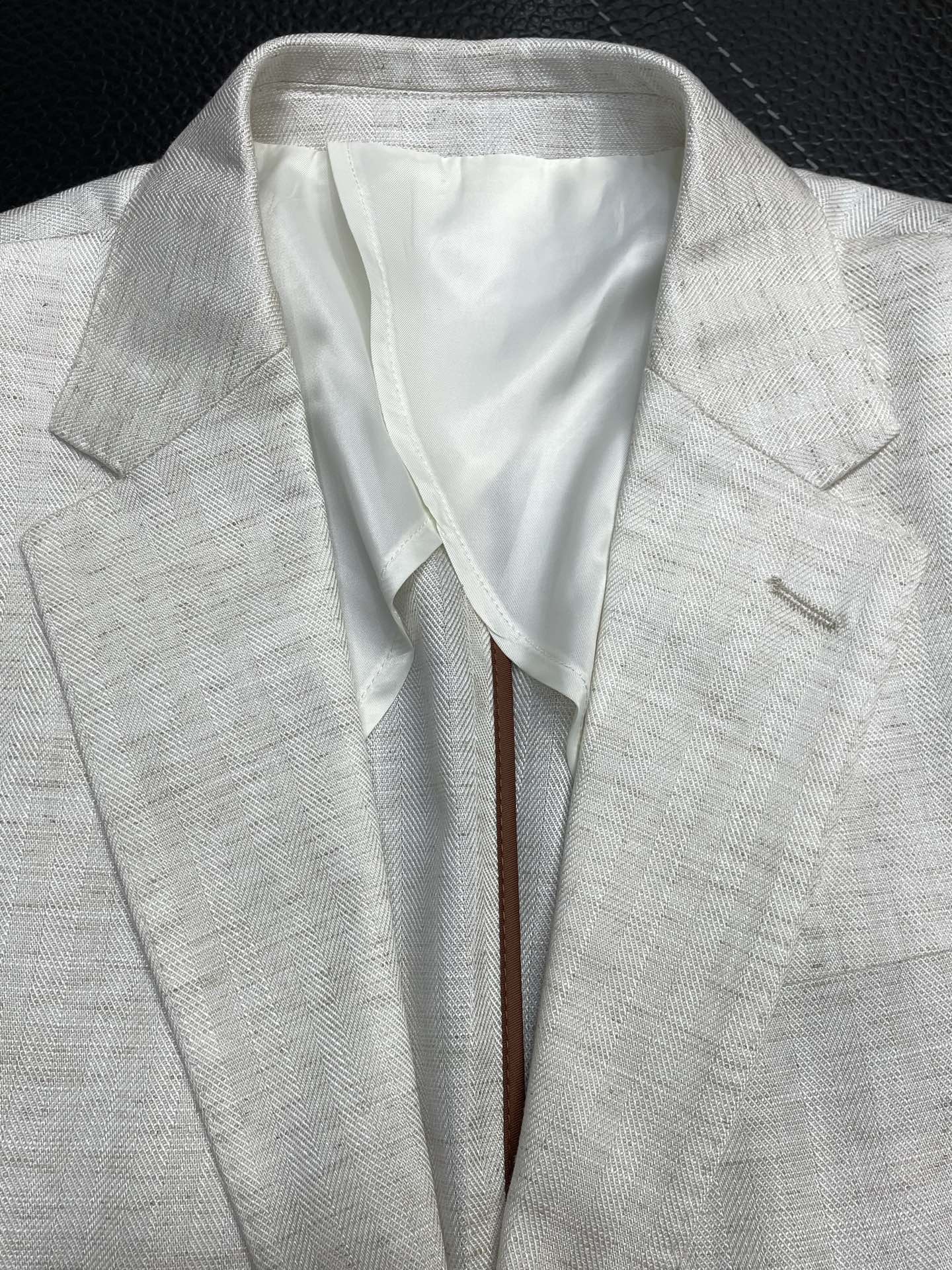 。lP🆕-Loro Piana诺悠翩雅💥独家专供新品时尚休闲西服。进口原版亚麻面料，柔软舒适，上身舒适透