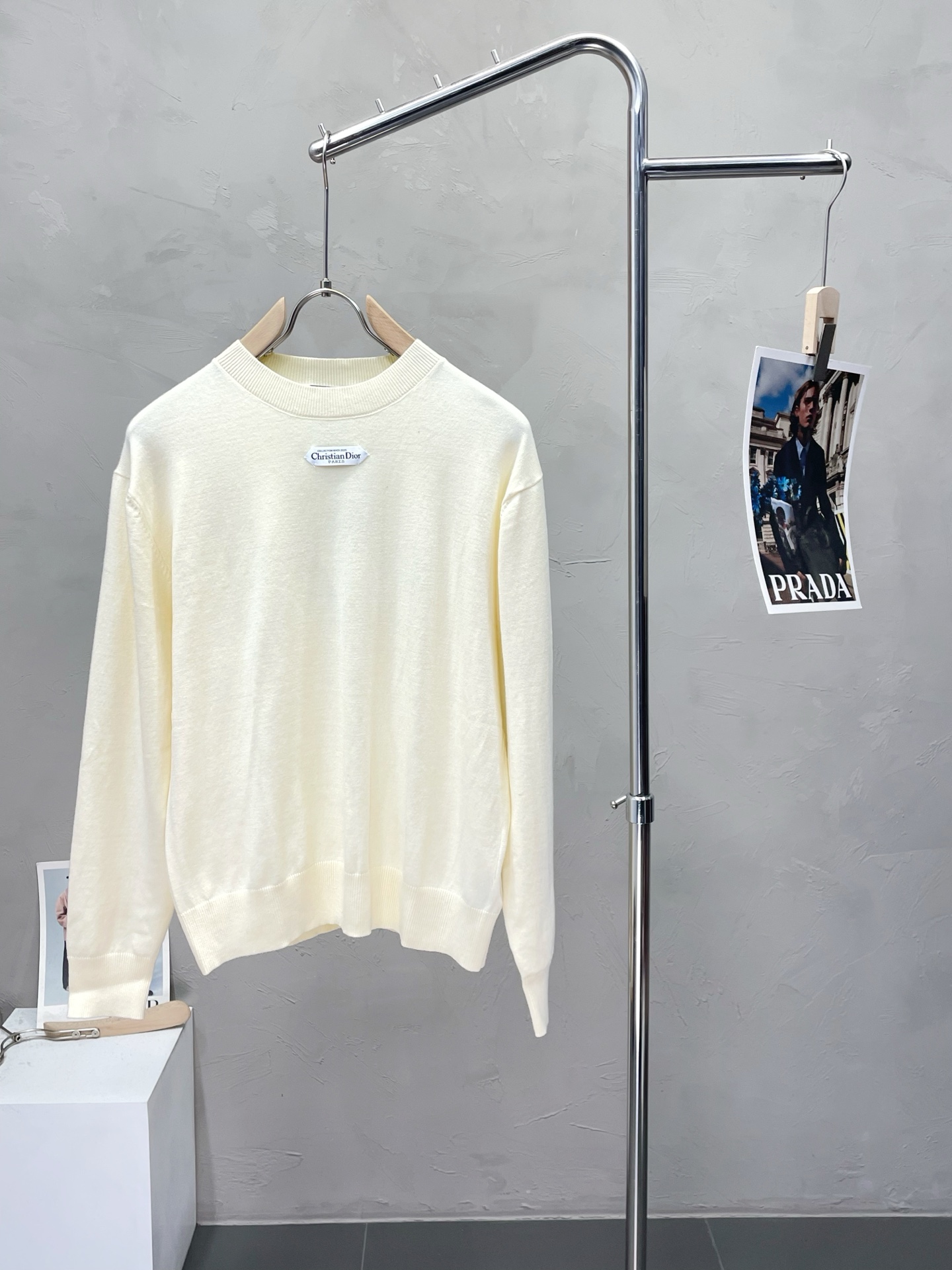 NO:539775,.Dior exclusively offers the latest fashionable sweaters. A jacket with a classic design and great appearance. It is even more difficult to pick and control. You can buy it directly. It is a high-end quality product that cannot be missed! Through the detailed pictures, you can feel its powerful aura, and the warm-concentration effect is significant, so you don’t have to worry about the chill at all! It is both fashionable and functional, and the whole style looks more luxurious and elegant! Size S-XL, Dior, Dior, Jackets & coats, Alexander wang19860909.Dior迪奥独家专供最新时尚针织衫 经典设计感与颜值爆棚的外套,品质更是无法挑剔品控可以直接入手,不容过错的高端臻品！通过细节图片便可感受到它强悍的气场,聚温保暖效果显著,完全不用担心会有一点寒意！时尚与功能性兼备,整款显得更加的奢华大气！ 尺码S-XL,,dior,dior,jackets & coats,alexander wang,Men's clothing