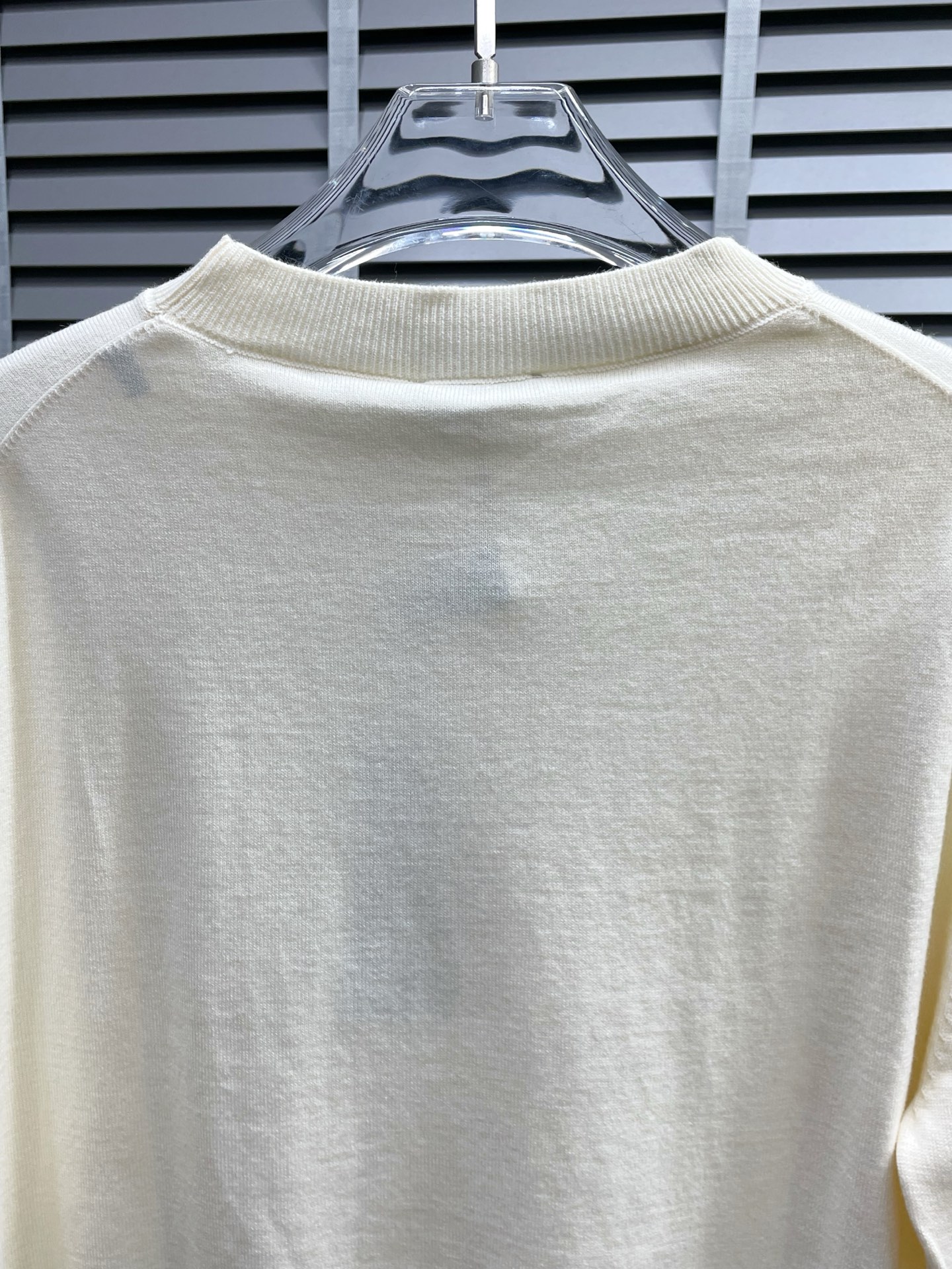 。Dior迪奥💥独家专供最新时尚针织衫 经典设计感与颜值爆棚的外套，品质更是无法挑剔品控可以直接入手，不