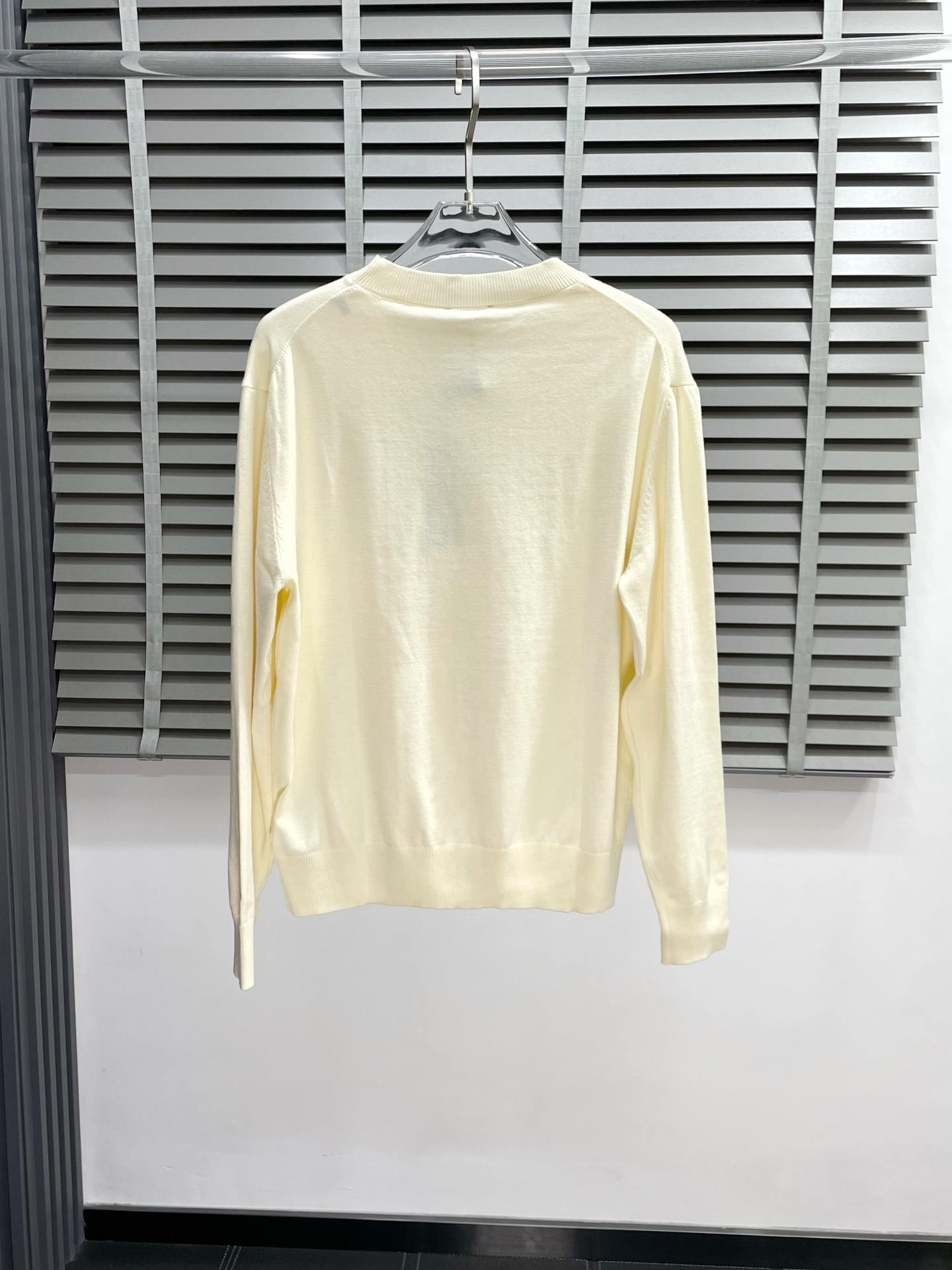 。Dior迪奥💥独家专供最新时尚针织衫 经典设计感与颜值爆棚的外套，品质更是无法挑剔品控可以直接入手，不