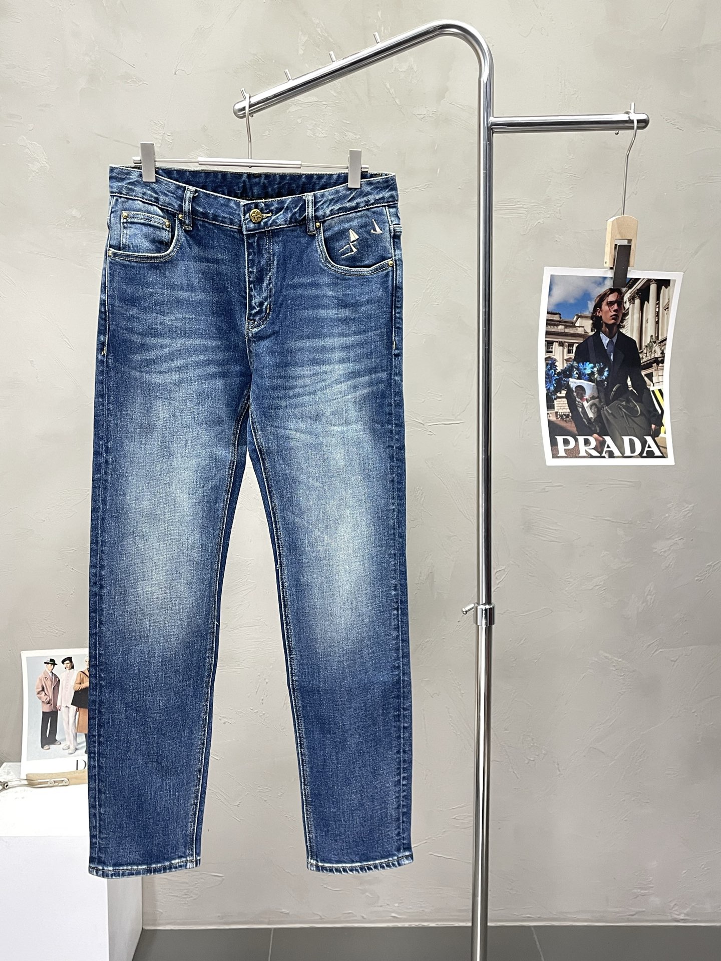 NO:539718,.Louis Vuitton exclusively offers new casual jeans high-end versions!  Customized fabrics for counters are breathable and comfortable, with impeccable details, and the brand element design concept reflects high quality. The feel is delicate and soft!  It is casually cut, with a great upper body style!  29-38, louis vuitton,louis vuitton,jeans,alexander wang19860909.Louis Vuitton路易威登独家专供新款休闲牛仔裤高端版本！专柜定制面料 透气舒适度高,细节无可挑剔,品牌元素设计理念,体现高品质.手感细腻柔软！呈现休闲裁剪,上身版型超赞！码数29-38,,louis vuitton,louis vuitton,jeans,alexander wang,Men's clothing