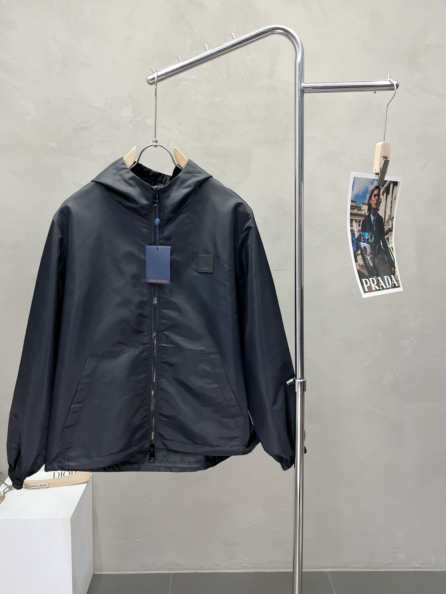 NO:539782,.Louis Vuitton exclusively offers the latest fashionable jackets, double-sided jackets, classic design and superb jackets, quality that cannot be picked and quality control can be purchased directly, and high-end products that cannot be missed! Through the detailed pictures, you can feel its powerful aura, and the effect of gathering and keeping warm is significant. There is no need to worry about the chill at all! It is both fashionable and functional, and the whole style looks more luxurious and elegant! Size 46-54, louis vuitton,louis vuitton,jackets & coats,jackets & coats,alexander wang19860909.Louis Vuitton路易威登独家专供最新时尚夹克 双面穿夹克 经典设计感与颜值爆棚的外套,品质更是无法挑剔品控可以直接入手,不容过错的高端臻品！通过细节图片便可感受到它强悍的气场,聚温保暖效果显著,完全不用担心会有一点寒意！时尚与功能性兼备,整款显得更加的奢华大气！ 尺码46-54,,louis vuitton,louis vuitton,jackets & coats,jackets & coats,alexander wang,Men's clothing