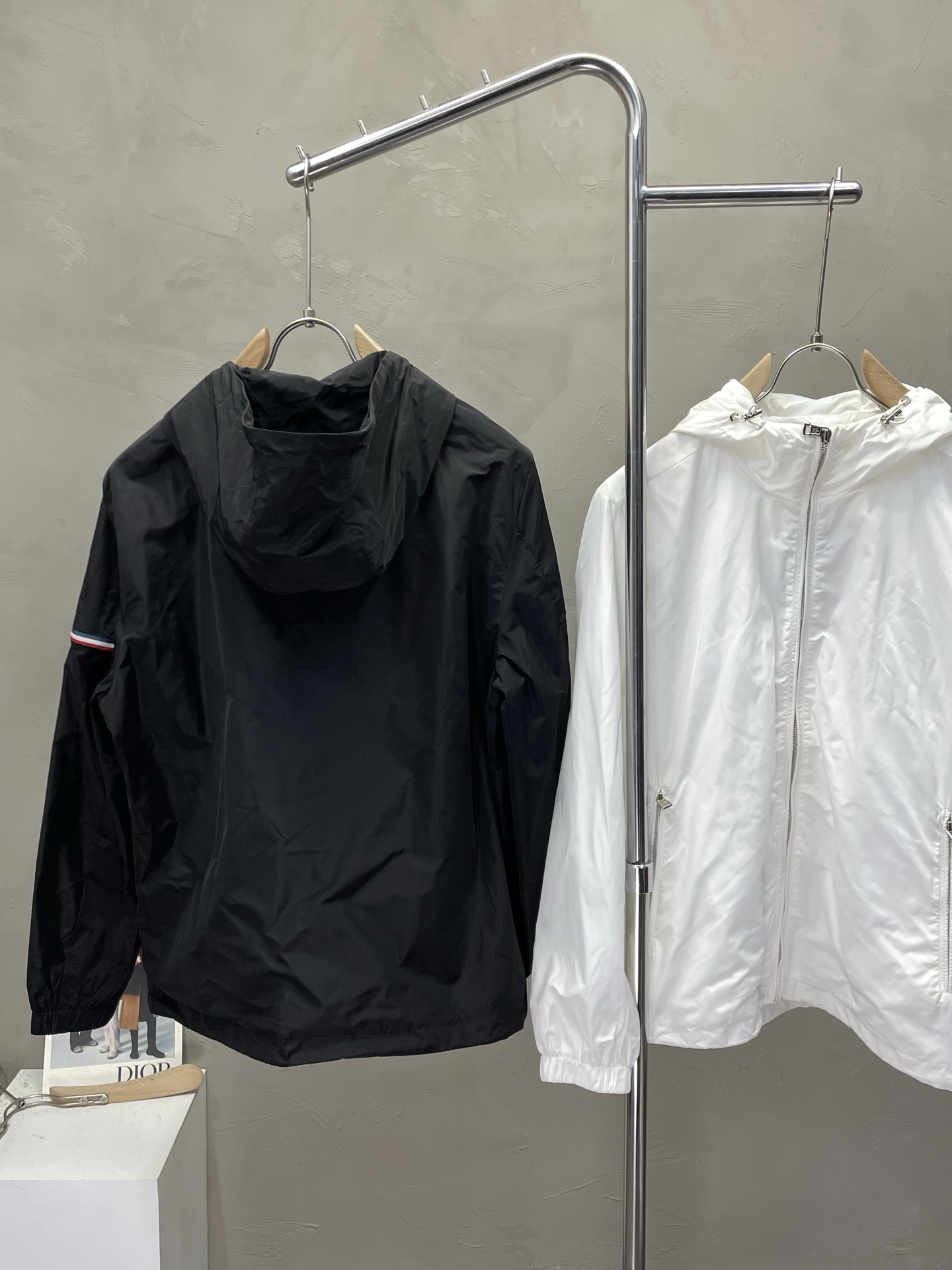 。Moncler蒙口💥独家专供最新时尚夹克 经典设计感与颜值爆棚的外套，品质更是无法挑剔品控可以直接入手