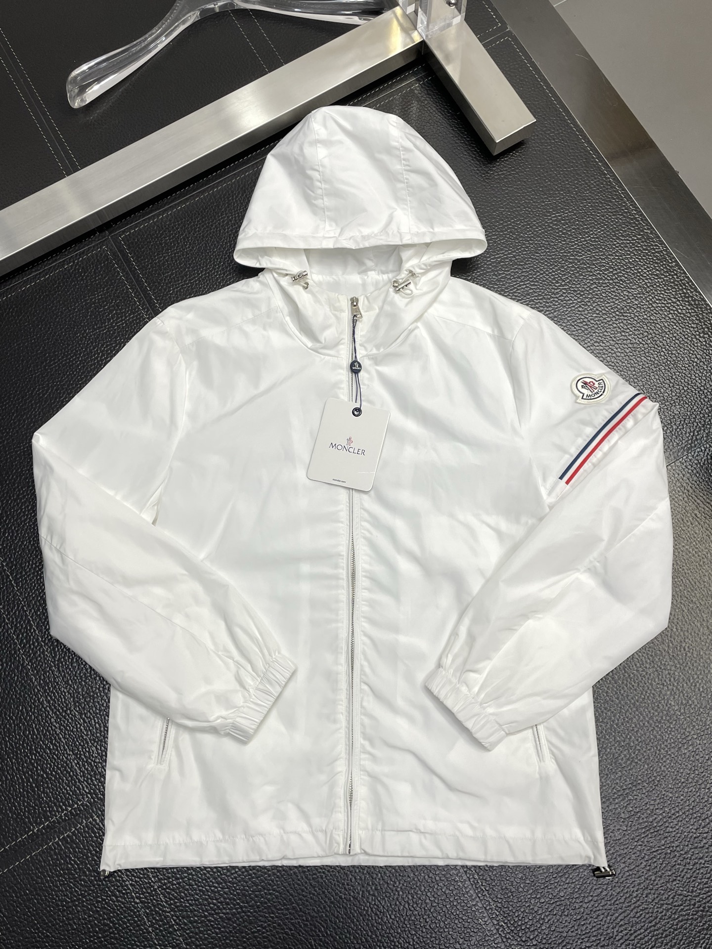 。Moncler蒙口💥独家专供最新时尚夹克 经典设计感与颜值爆棚的外套，品质更是无法挑剔品控可以直接入手