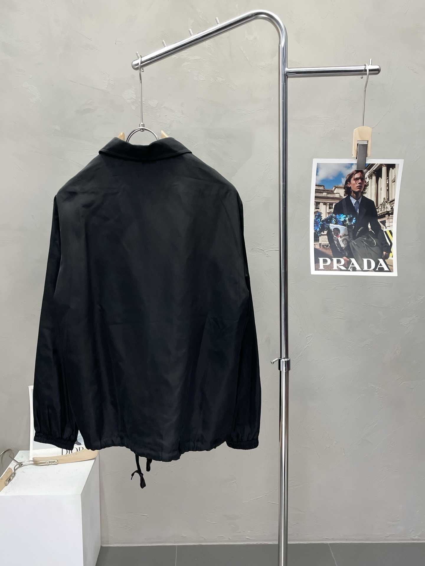 。Prada普拉达💥独家专供最新时尚夹克 经典设计感与颜值爆棚的外套，品质更是无法挑剔品控可以直接入手，