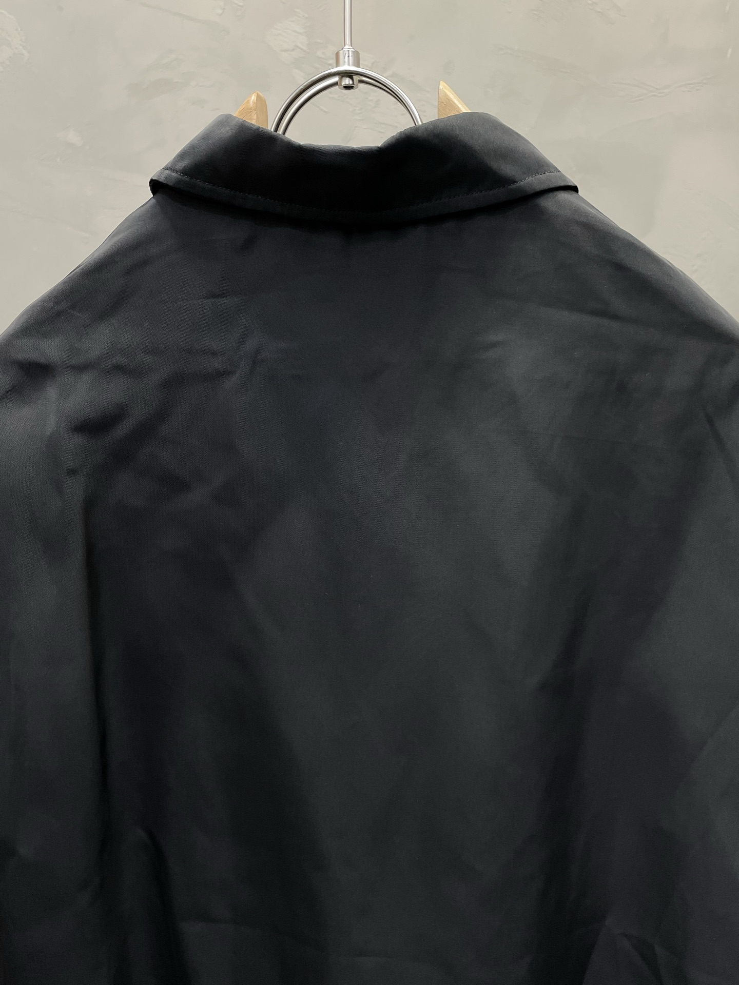 。Prada普拉达💥独家专供最新时尚夹克 经典设计感与颜值爆棚的外套，品质更是无法挑剔品控可以直接入手，