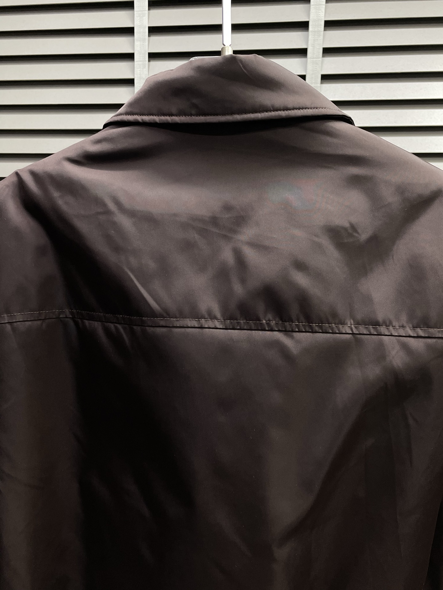 。Prada普拉达💥独家专供最新时尚夹克 经典设计感与颜值爆棚的外套，品质更是无法挑剔品控可以直接入手，