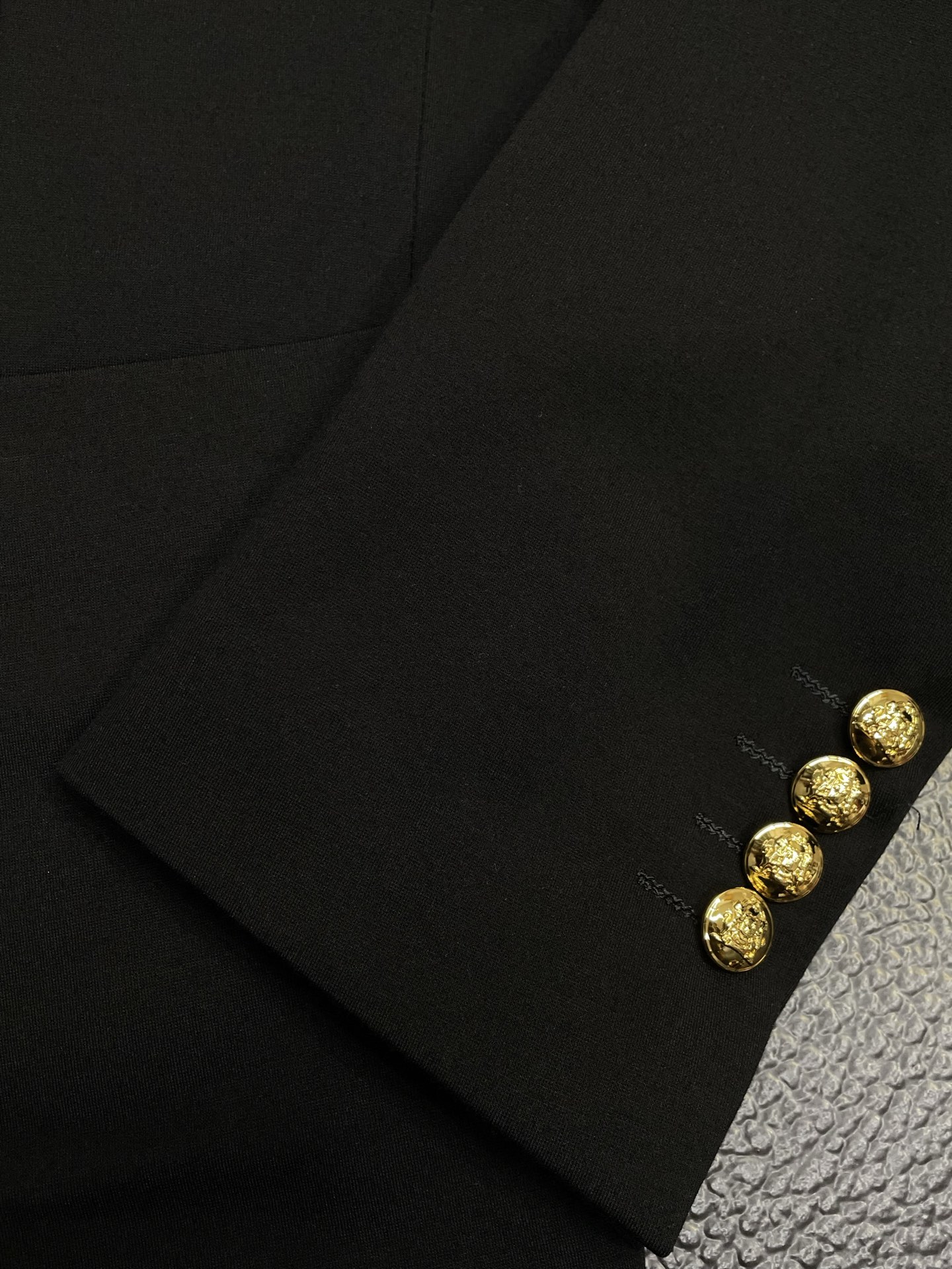 。Hermès爱马仕💥新款西服。外贸公司订单 简约休闲西装外套，独家专供进口原版聚酯纤维面料，透气柔软保