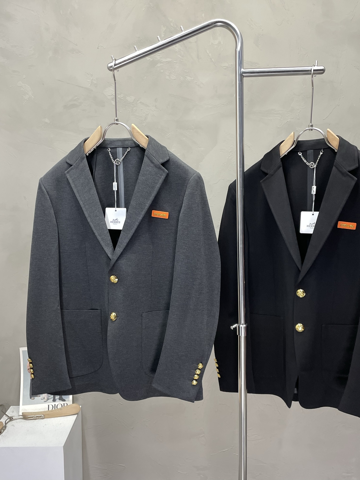 。Hermès爱马仕💥新款西服。外贸公司订单 简约休闲西装外套，独家专供进口原版聚酯纤维面料，透气柔软保