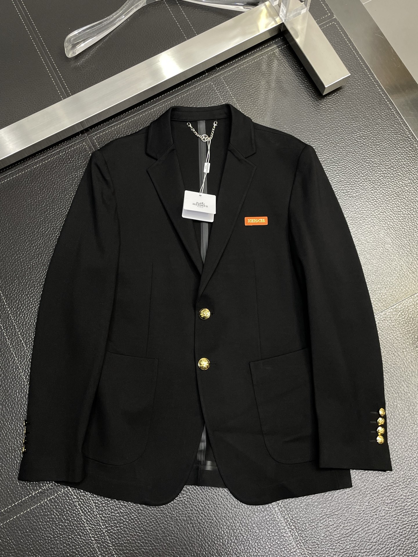 。Hermès爱马仕💥新款西服。外贸公司订单 简约休闲西装外套，独家专供进口原版聚酯纤维面料，透气柔软保