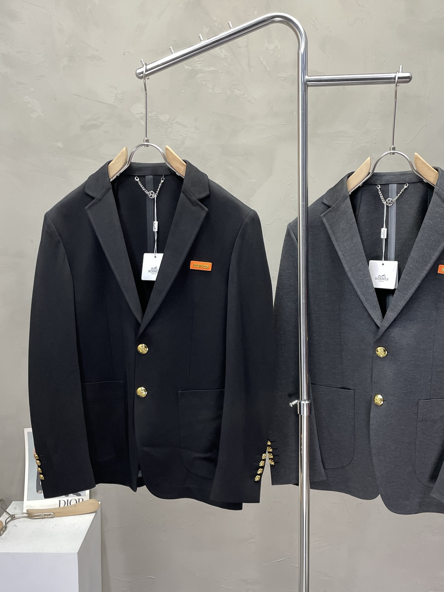 。Hermès爱马仕💥新款西服。外贸公司订单 简约休闲西装外套，独家专供进口原版聚酯纤维面料，透气柔软保