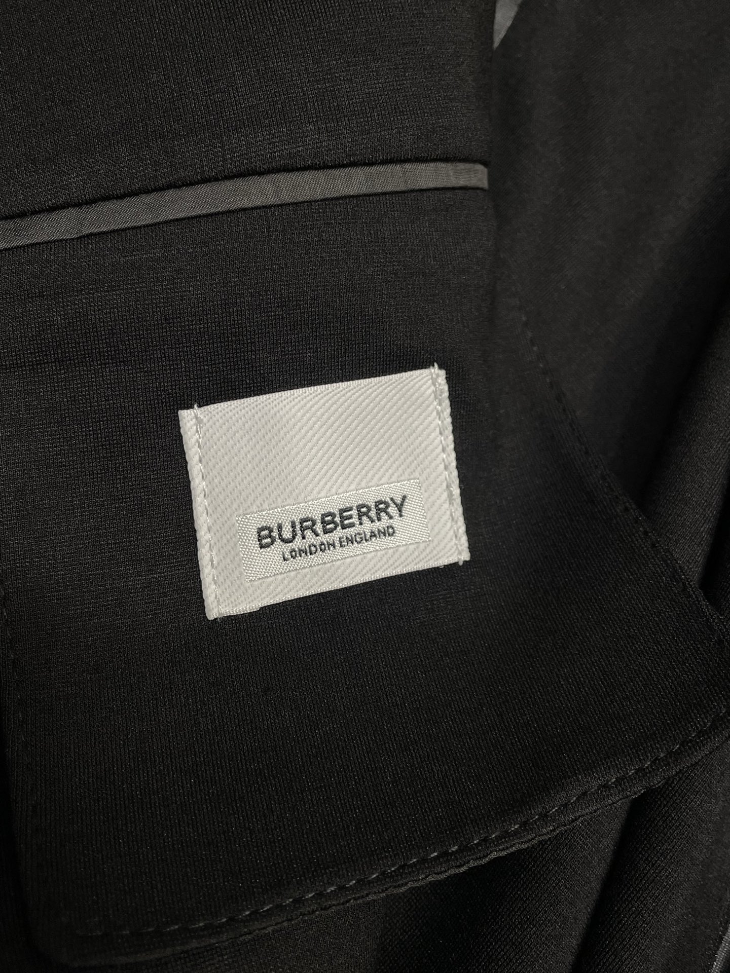 。Burberry巴宝莉💥新款西服。外贸公司订单 简约休闲西装外套，独家专供进口原版聚酯纤维面料，透气柔