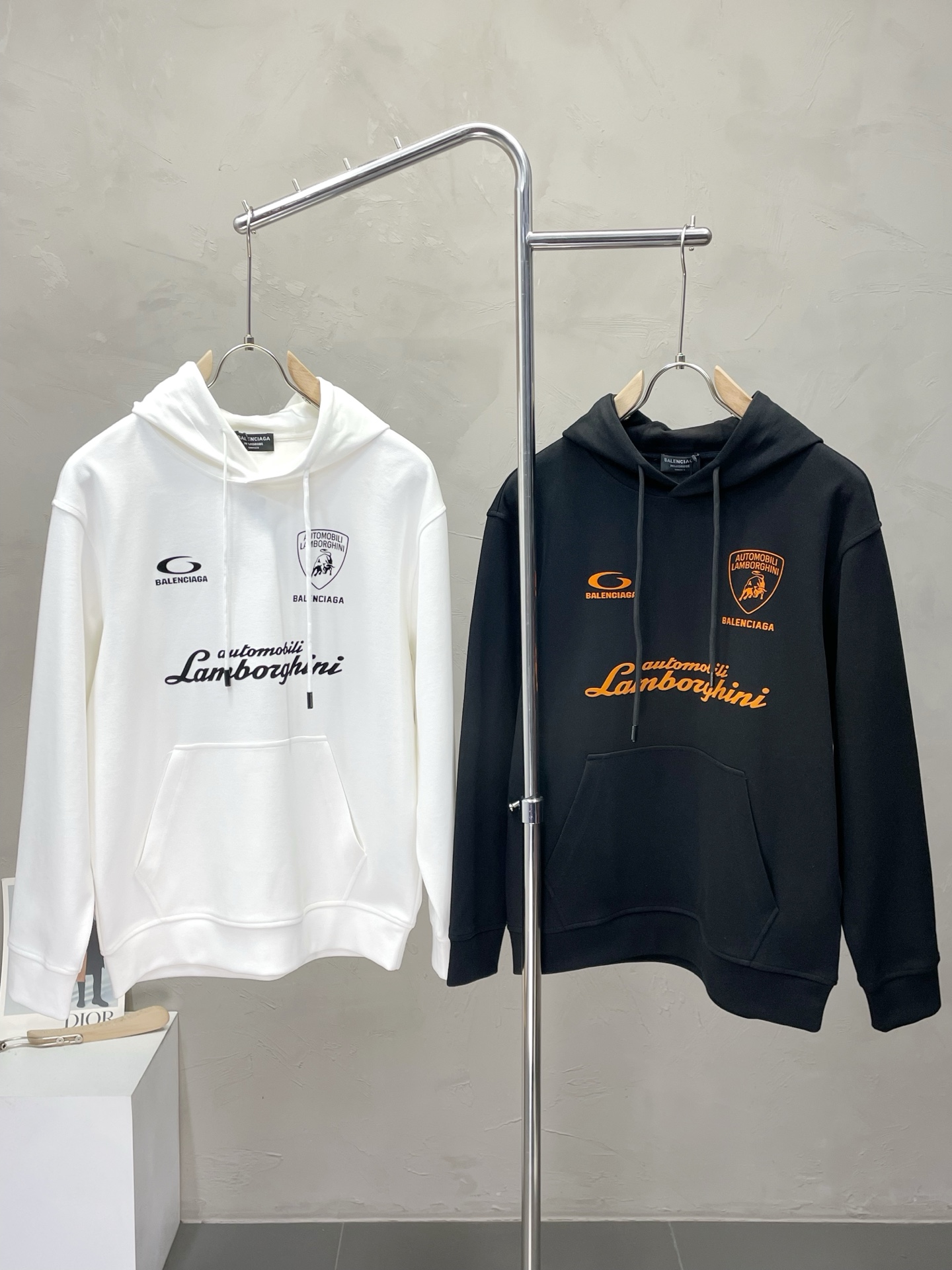 NO:540808,.Balenciaga exclusively offers new original single men's casual hooded sweatshirts, high-end customization, high-end version, fashionable and versatile imported fabrics, super soft and delicate, skin-friendly and comfortable, warm and comfortable, high-end boutique, OEM, fine-made top body, very good, men's essential items, three standards, code M-3XL,,balenciaga,balenciaga,hoodie,sweatshirts,hats,alexander wang19860909.Balenciaga巴黎世家独家专供新款原单男士休闲连帽卫衣 高端定制 高端版本 时尚百搭爆款进口面料 手感超柔软细腻 穿着亲肤舒适 保暖舒适 高端精品 代工厂精细做上身非常赞 男士必备单品 三标齐全 码数M-3XL,,balenciaga,balenciaga,hoodie,sweatshirts,hats,alexander wang,Men's clothing