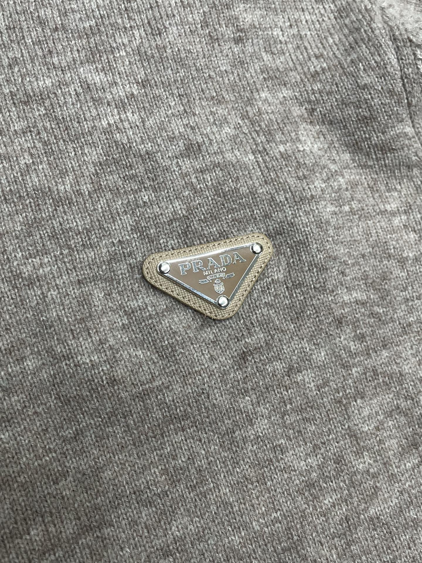 。Prada普拉达💥独家专供秋冬新款原单男士休闲毛衣 高端定制 高版本 时尚百搭爆款⚠️✨原版进口面料 