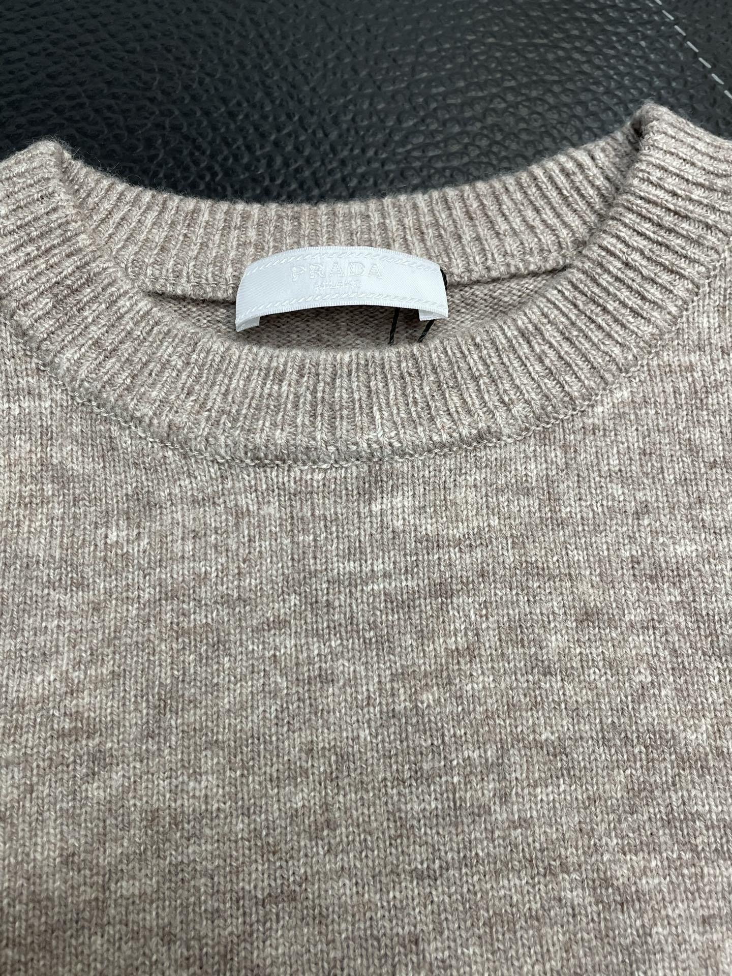 。Prada普拉达💥独家专供秋冬新款原单男士休闲毛衣 高端定制 高版本 时尚百搭爆款⚠️✨原版进口面料 