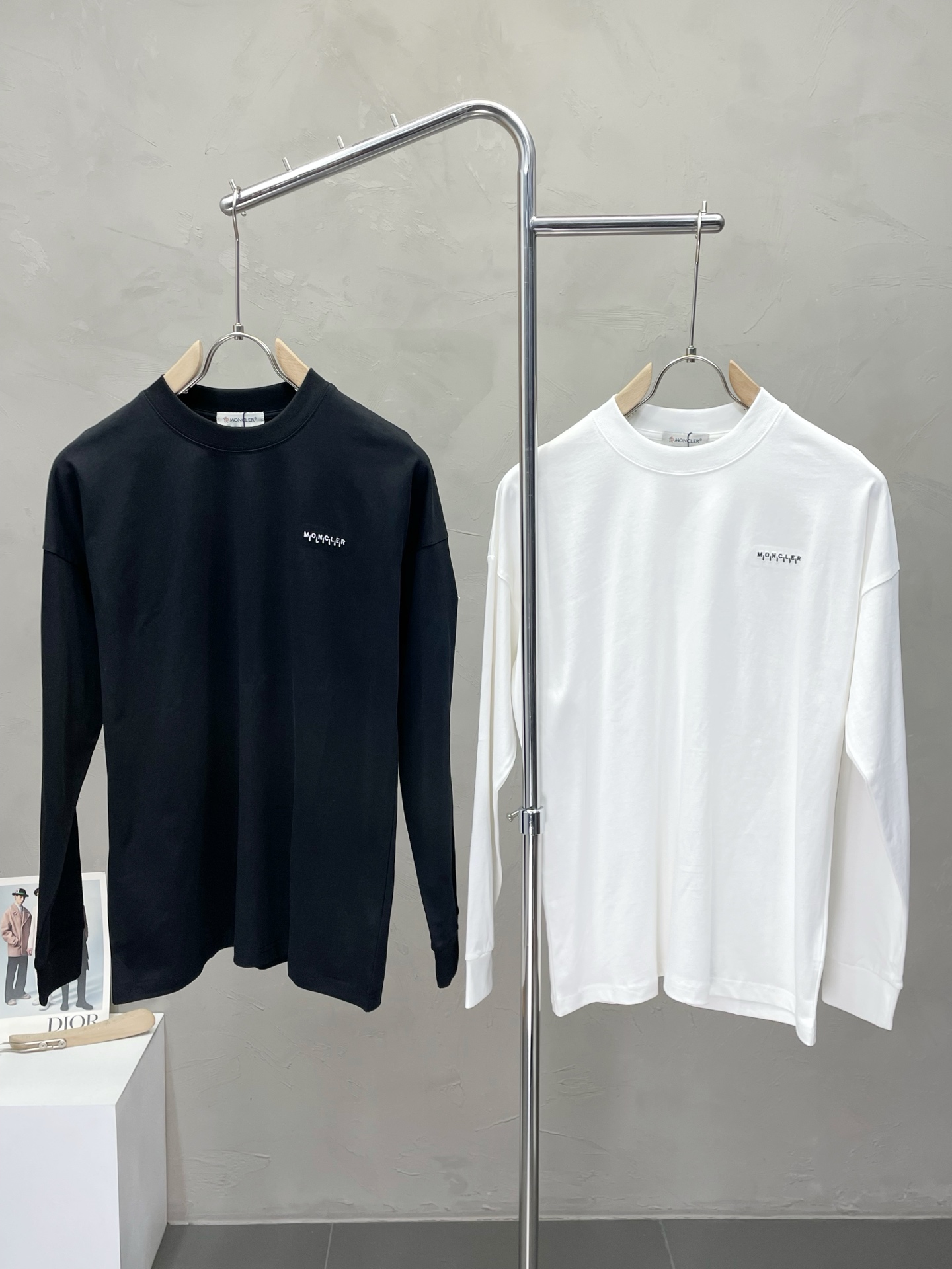 NO:540813,.Moncler mask exclusively provides new styles of original single men's casual long sleeves, high-end customization, high-version, fashionable and versatile, original imported fabric, logo pattern design, super soft and delicate, skin-friendly and comfortable to wear, high-end boutique, OEM, fine-made top body, very good, men's essential items, three-standard size M-3XL,, Moncler, alexander wang19860909.Moncler蒙口独家专供新款原单男士休闲长袖 高端定制 高版本 时尚百搭爆款原版进口面料 logo图案设计 手感超柔软细腻 穿着亲肤舒适 高端精品 代工厂精细做上身非常赞 男士必备单品 三标齐全 尺码M-3XL,,Moncler,alexander wang,Men's clothing