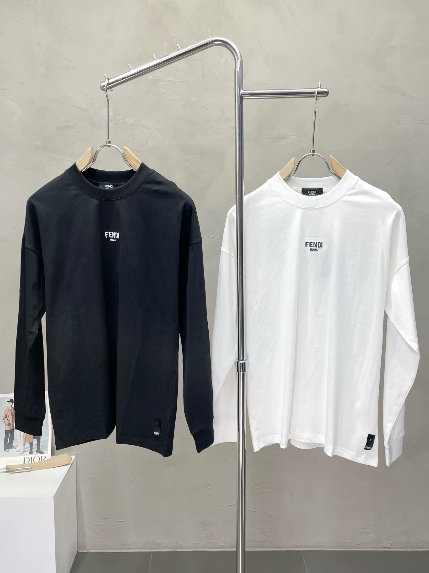 NO:550486,.FENDI exclusively offers new original single men's casual long sleeves, high-end customization, high-version, fashionable and versatile, original imported fabric, logo pattern design, super soft and delicate, skin-friendly and comfortable to wear, high-end boutique, OEM, fine-made top body, very good, men's essential items, three-standard size M-3XL,,fendi,fendi,alexander wang19860909.FENDI芬迪独家专供新款原单男士休闲长袖 高端定制 高版本 时尚百搭爆款原版进口面料 logo图案设计 手感超柔软细腻 穿着亲肤舒适 高端精品 代工厂精细做上身非常赞 男士必备单品 三标齐全 尺码M-3XL,,fendi,fendi,alexander wang,Men's clothing