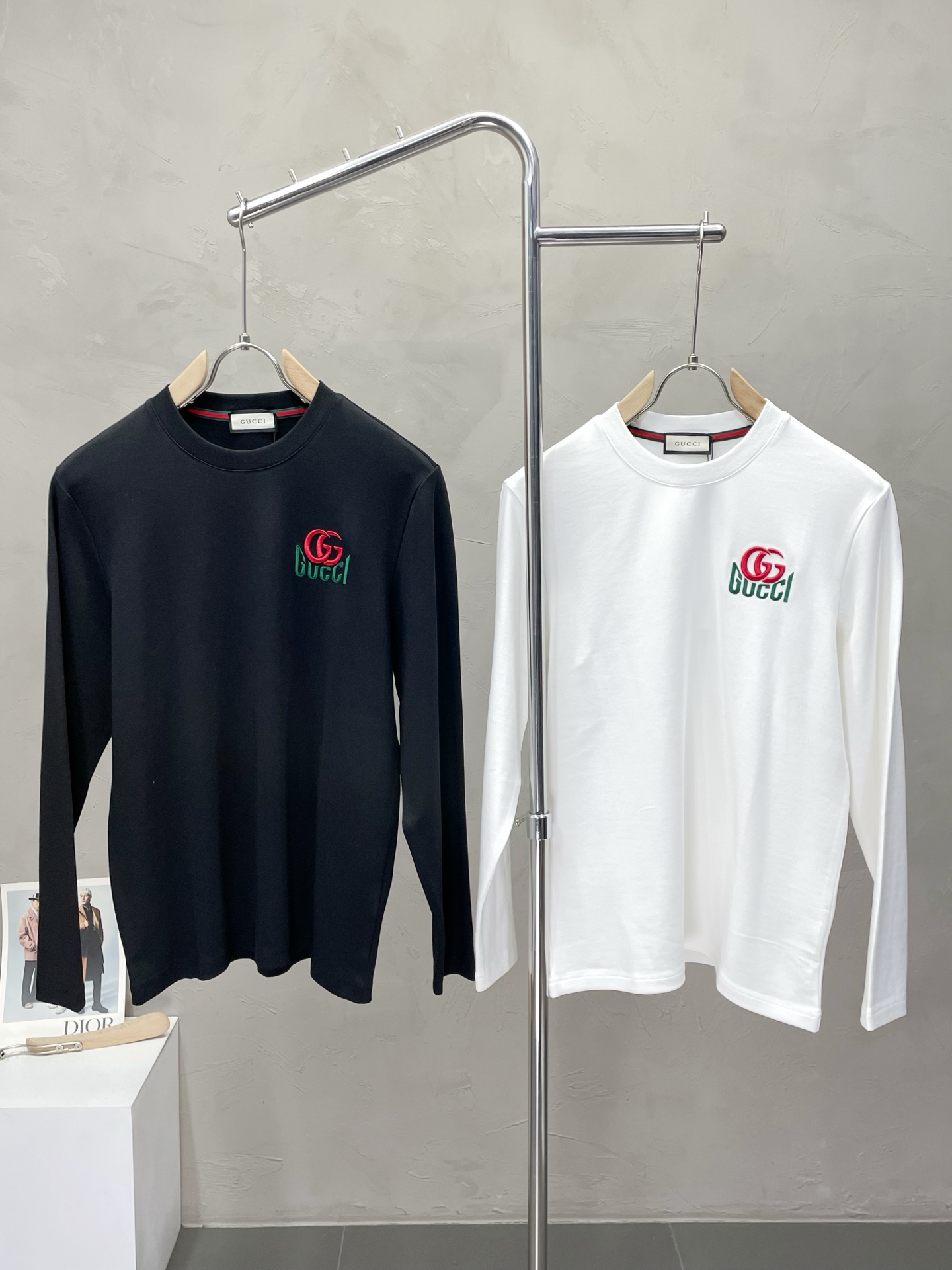 NO:540825,.Gucci exclusively offers new original single men's casual long sleeves, high-end customization, high-version, fashionable and versatile, original imported fabric, logo pattern design, super soft and delicate, skin-friendly and comfortable to wear, high-end boutique, OEM, fine-made top body, very good, men's essential items, three-standard size M-3XL,,gucci,gucci,alexander wang19860909.Gucci古驰独家专供新款原单男士休闲长袖 高端定制 高版本 时尚百搭爆款原版进口面料 logo图案设计 手感超柔软细腻 穿着亲肤舒适 高端精品 代工厂精细做上身非常赞 男士必备单品 三标齐全 尺码M-3XL,,gucci,gucci,alexander wang,Men's clothing