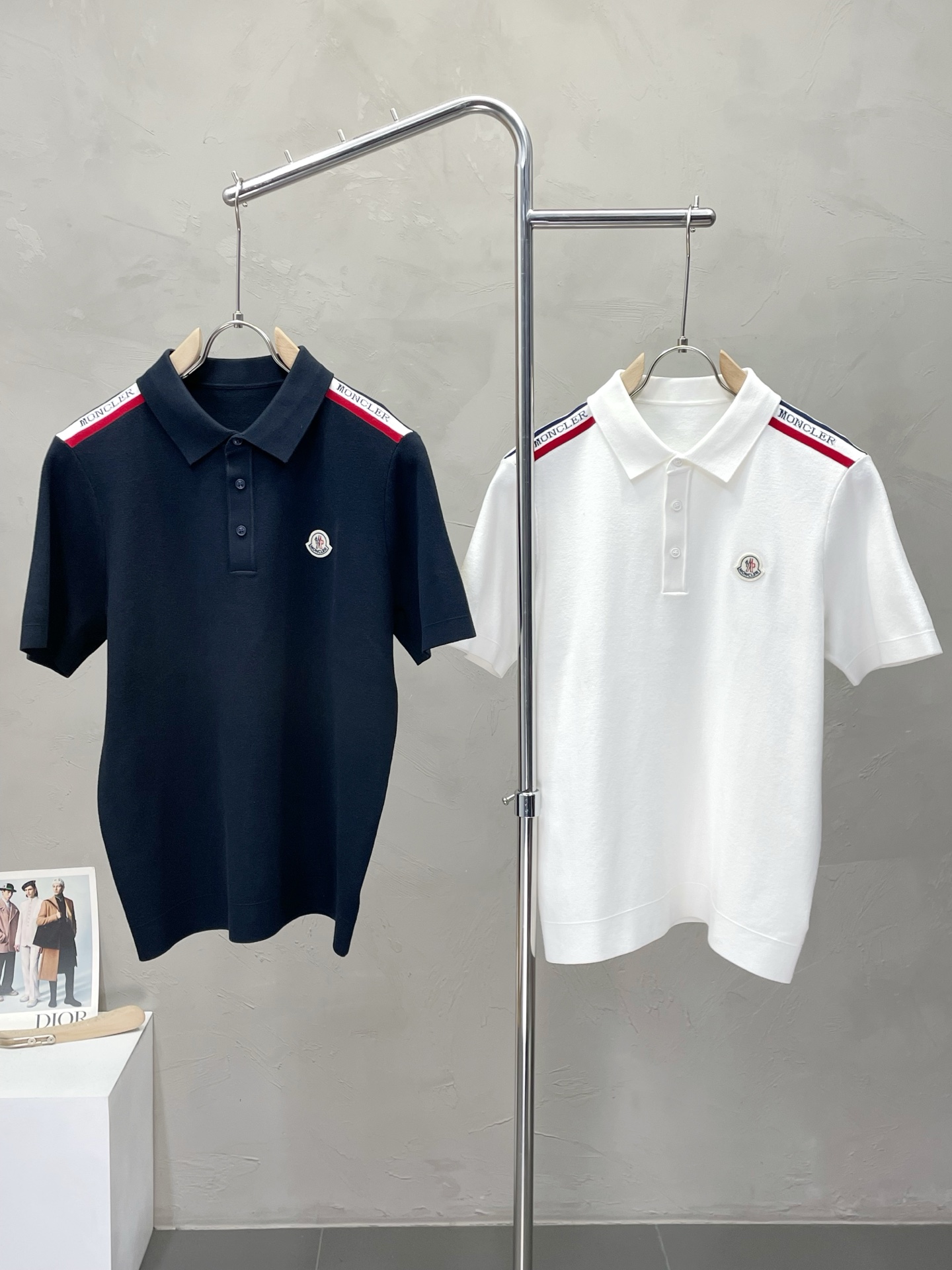 NO:540798,.Moncler mask exclusively provides new original single men's casual knitted short sleeves, high-end customization, high-end version, fashionable and versatile imported fabric, super soft and delicate, skin-friendly and comfortable to wear, high-end boutique, OEM, fine-made top body, very good, men's essential items, three standards, code M-3XL,, Moncler, T-shirt, alexander wang19860909.Moncler蒙口独家专供新款原单男士休闲针织短袖 高端定制 高版本 时尚百搭爆款进口面料 手感超柔软细腻 穿着亲肤舒适 高端精品 代工厂精细做上身非常赞 男士必备单品 三标齐全 码数M-3XL,,Moncler,T-shirt,alexander wang,Men's clothing