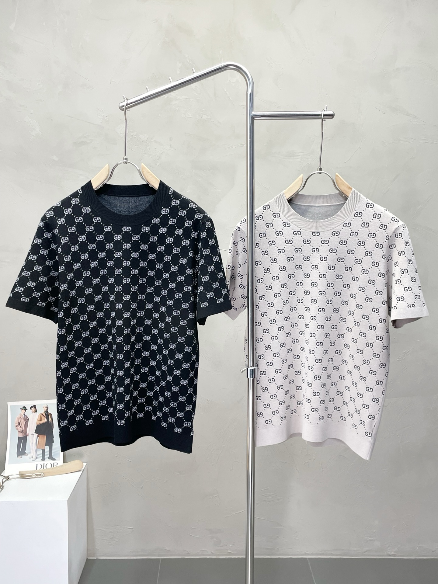 NO:540794,.Gucci exclusively offers new original single men's casual knitted short sleeves, high-end customization, high-end version, fashionable and versatile imported fabric, super soft and delicate, skin-friendly and comfortable to wear, high-end boutique, OEM, fine-made top body, very good, men's essential items, three standards, code M-3XL,,gucci,gucci,T-shirt,alexander wang19860909.Gucci古驰独家专供新款原单男士休闲针织短袖 高端定制 高版本 时尚百搭爆款进口面料 手感超柔软细腻 穿着亲肤舒适 高端精品 代工厂精细做上身非常赞 男士必备单品 三标齐全 码数M-3XL,,gucci,gucci,T-shirt,alexander wang,Men's clothing