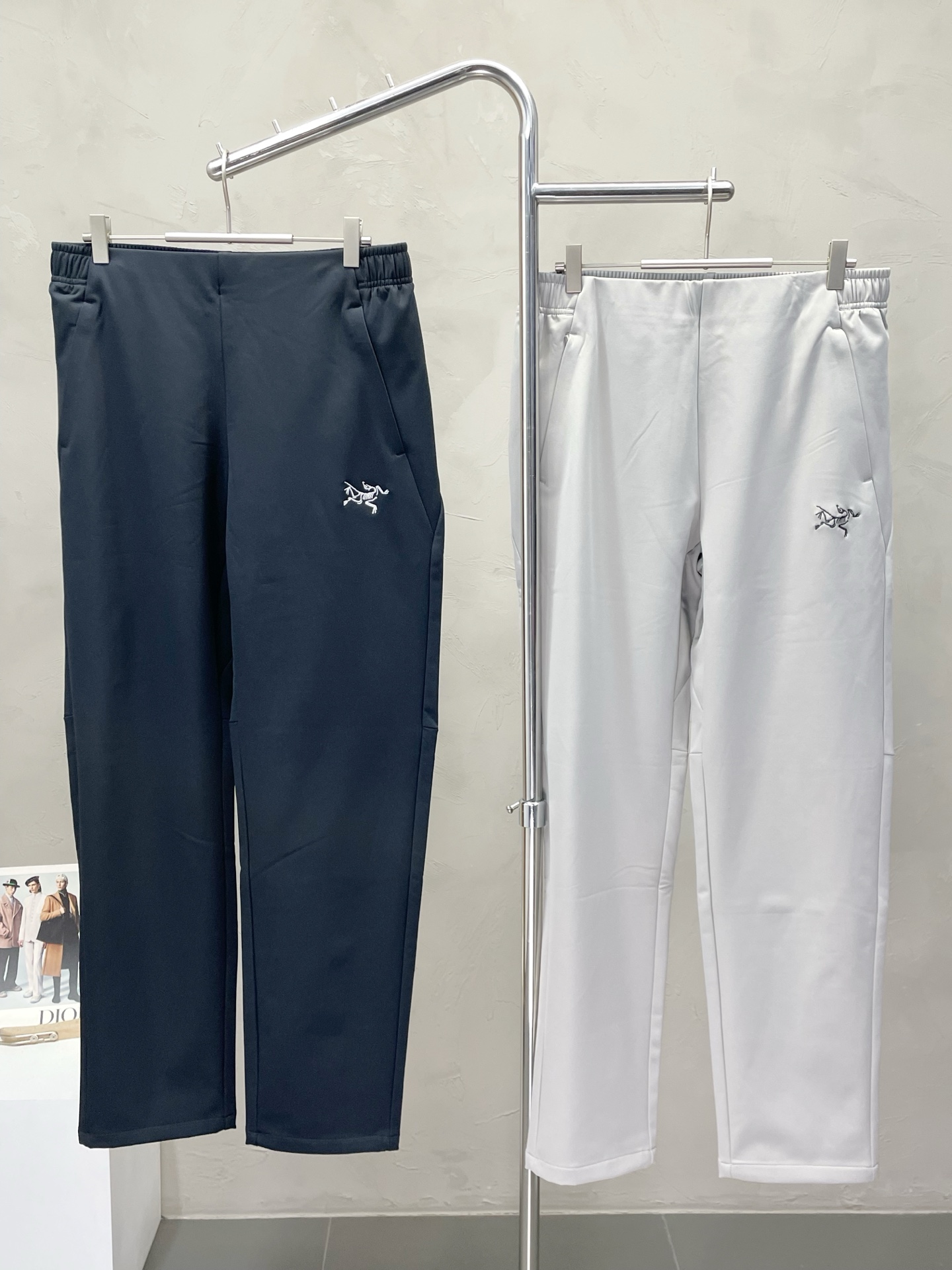 NO:548804,.Arc’teryx Archaeopteryx exclusively offers new casual pants, high-end version!  Customized fabrics for counters are breathable and comfortable, with impeccable details, and the brand element design concept reflects high quality. They feel delicate and soft!  It is casually cut, with a great upper body style!  Code number M-3XL, arc'teryx,alexander wang19860909.Arc’teryx始祖鸟独家专供新款休闲裤 高端版本！专柜定制面料 透气舒适度高,细节无可挑剔,品牌元素设计理念,体现高品质.手感细腻柔软！呈现休闲裁剪,上身版型超赞！码数M-3XL,arc'teryx,alexander wang,Men's clothing