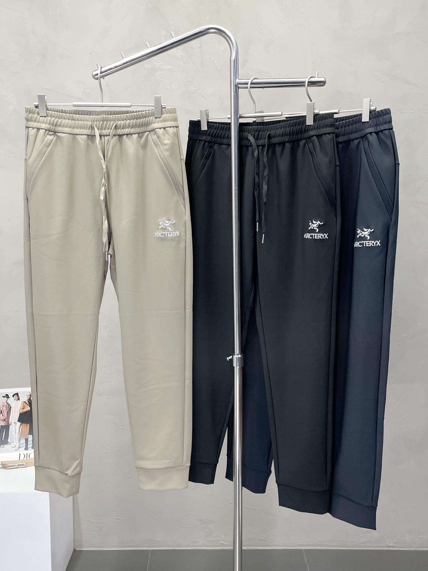 NO:563942,.Arc’teryx exclusive new casual pants high-end version!  Custom-made fabrics at the counter are highly breathable and comfortable, with impeccable details and brand element design concepts, reflecting high quality. It feels delicate and soft!  It presents a casual cut and the upper body shape is awesome!  Size M-5XL,arc'teryx,alexander wang19860909.Arc’teryx始祖鸟独家专供新款休闲裤 高端版本！专柜定制面料 透气舒适度高,细节无可挑剔,品牌元素设计理念,体现高品质.手感细腻柔软！呈现休闲裁剪,上身版型超赞！码数M-5XL,arc'teryx,alexander wang,Men's clothing