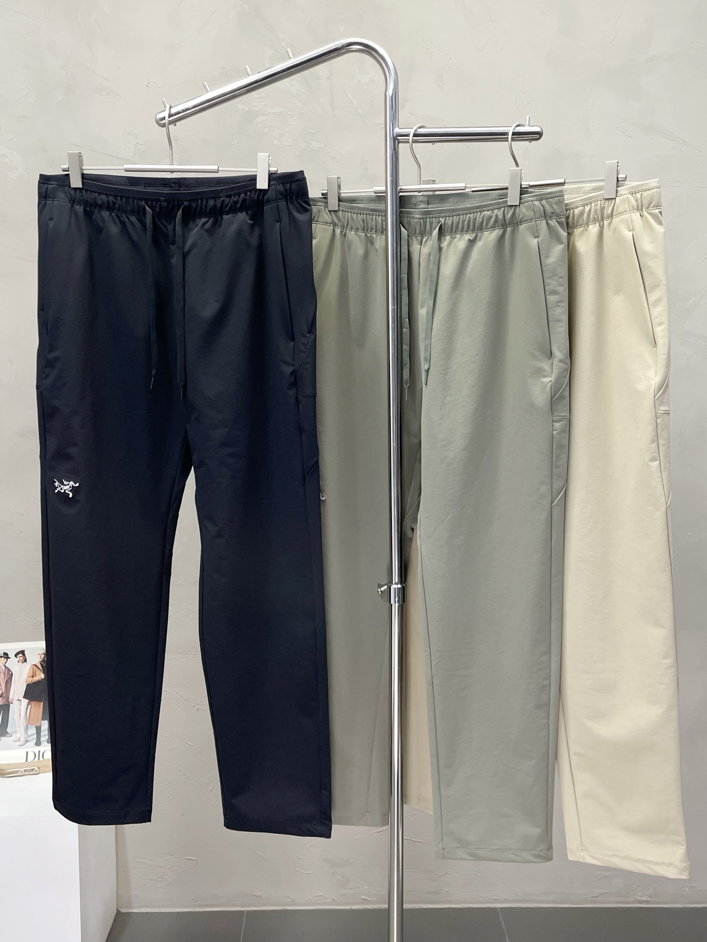 NO:548799,.Arc’teryx Archaeopteryx exclusively offers new casual pants, high-end version!  Customized fabrics for counters are breathable and comfortable, with impeccable details, and the brand element design concept reflects high quality. The feel is delicate and soft!  It is casually cut, with a great upper body style!  Code number M-5XL, arc'teryx,alexander wang19860909.Arc’teryx始祖鸟独家专供新款休闲裤 高端版本！专柜定制面料 透气舒适度高,细节无可挑剔,品牌元素设计理念,体现高品质.手感细腻柔软！呈现休闲裁剪,上身版型超赞！码数M-5XL,arc'teryx,alexander wang,Men's clothing