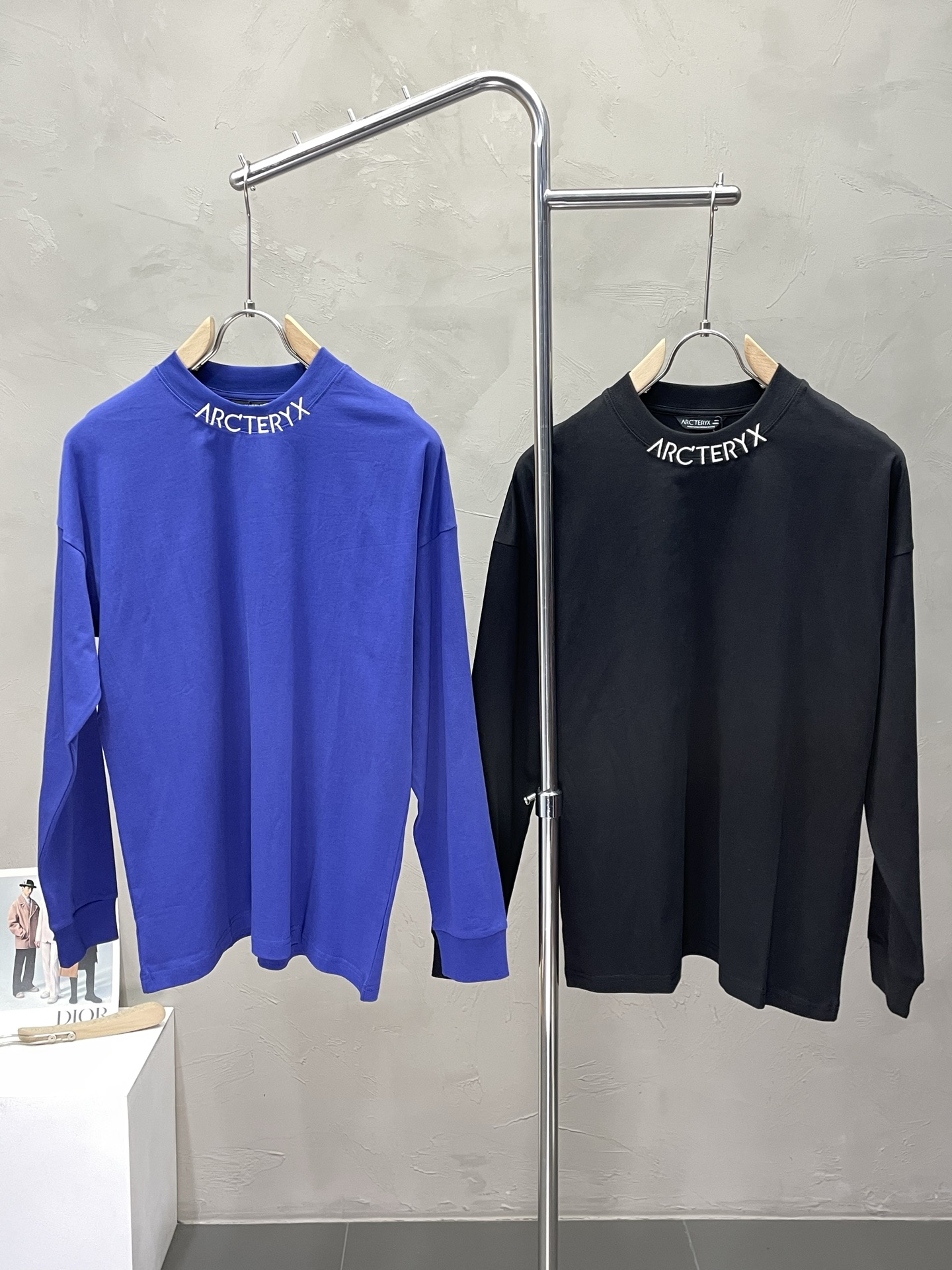 NO:564048,.Arc’teryx exclusively provides new original men’s casual long sleeves. High-end customization. High version. Fashionable and versatile. Original imported fabrics. Logo pattern design. Super soft and delicate feel. Skin-friendly and comfortable to wear. High-end boutique. The upper body is exquisitely made by the factory. Men’s essential items. Three complete standards. Sizes M-3XL, arc’teryx, alexander wang19860909.Arc’teryx始祖鸟独家专供新款原单男士休闲长袖 高端定制 高版本 时尚百搭爆款原版进口面料 logo图案设计 手感超柔软细腻 穿着亲肤舒适 高端精品 代工厂精细做上身非常赞 男士必备单品 三标齐全 尺码M-3XL,arc'teryx,alexander wang,Men's clothing